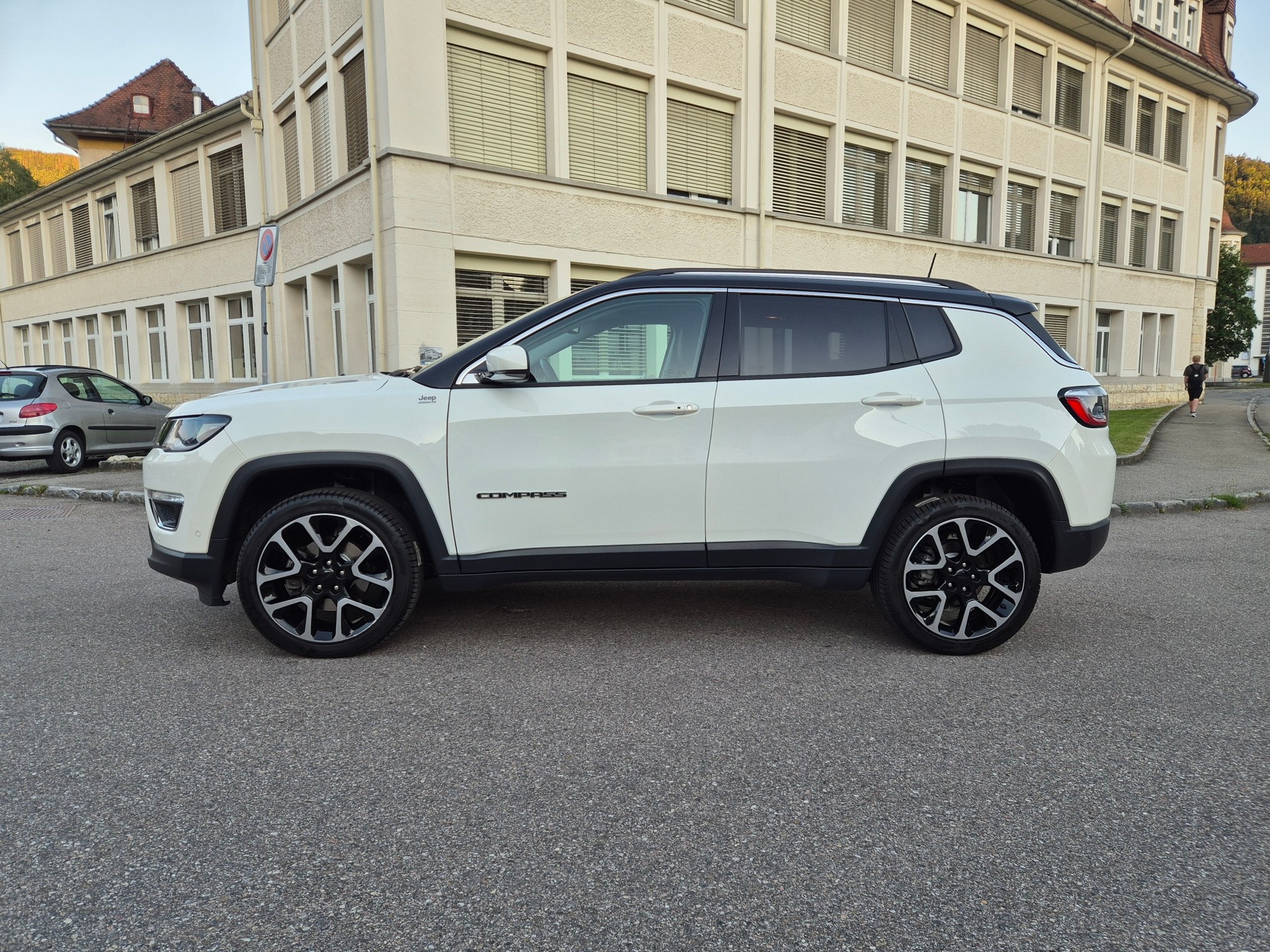 JEEP Compass 1.4 Turbo Limited AWD 9ATX-showroom-element-1