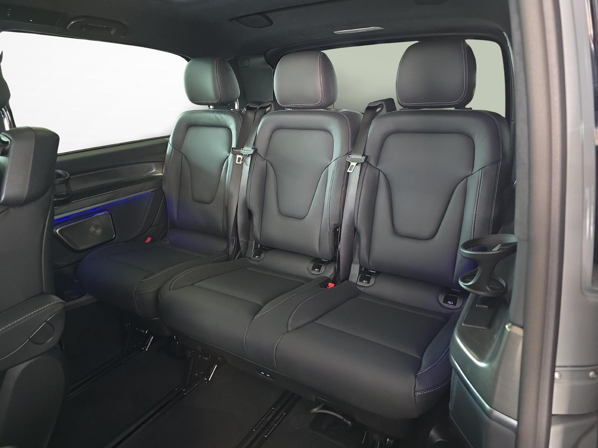 MERCEDES-BENZ V 300 d Excl. Swiss Ed. lang 4MATIC Van-image-11