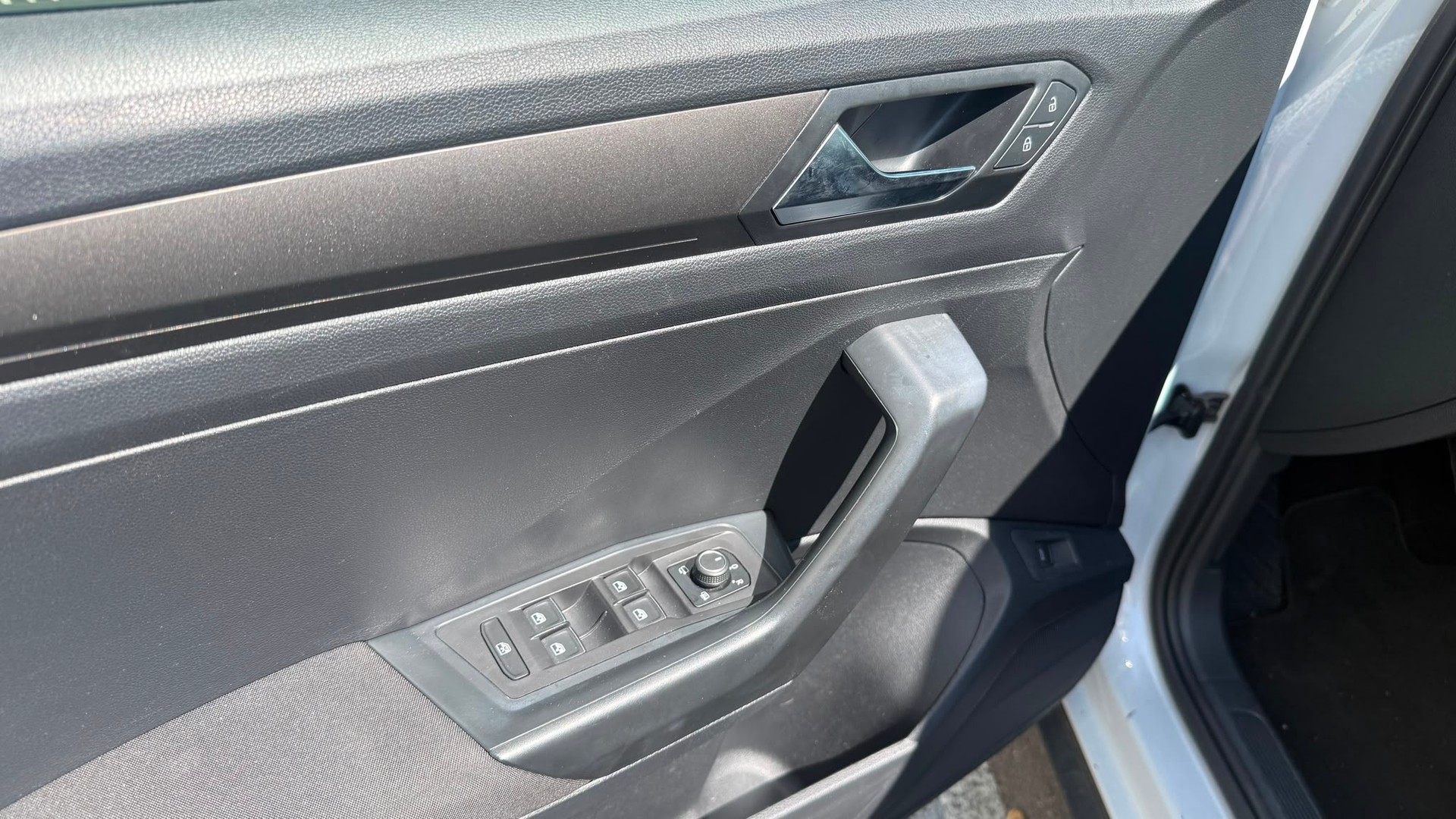 VW T-Roc 2.0 TSI Sport DSG 4Motion-image-4