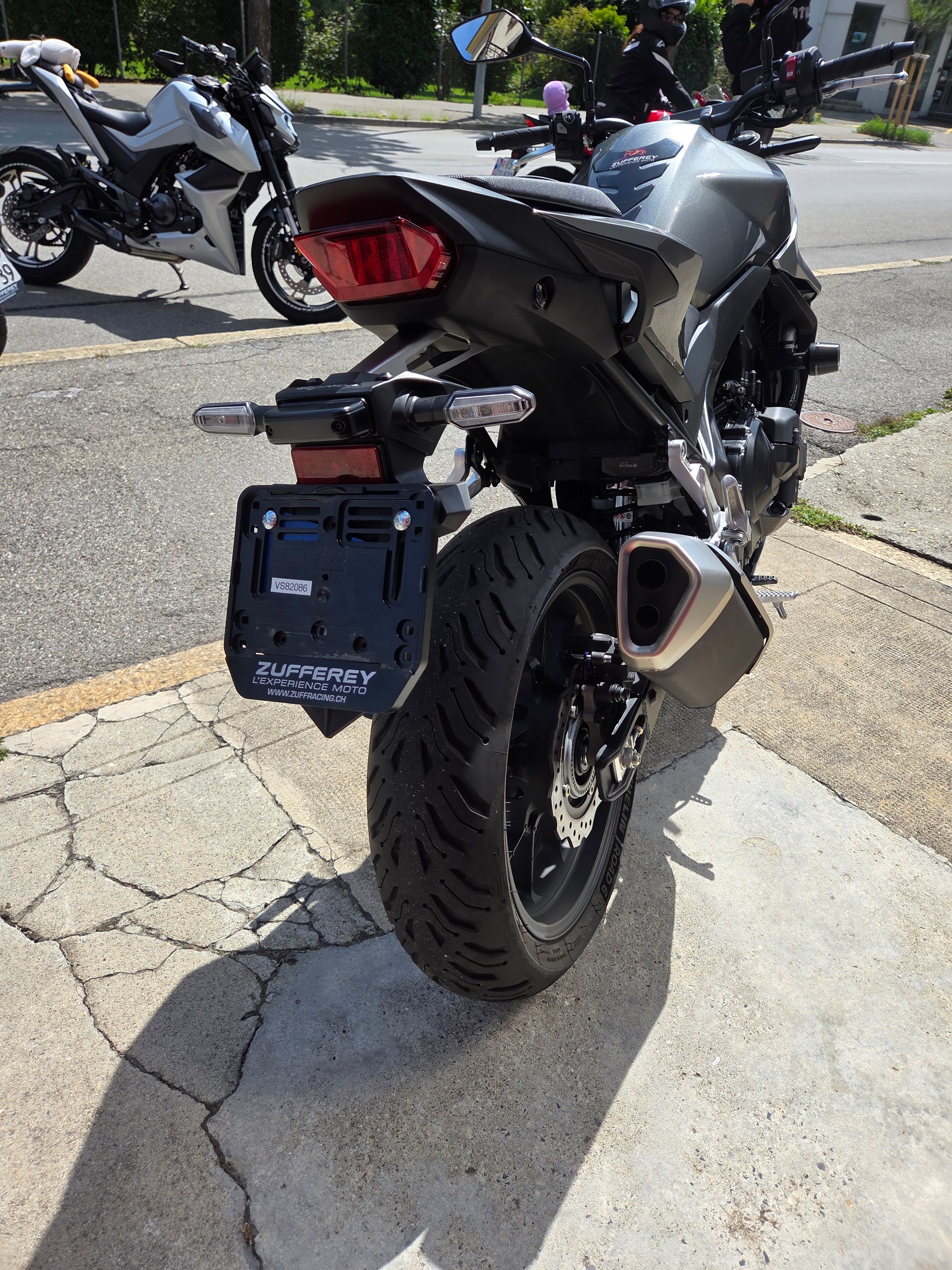 HONDA CB 750 Hornet-image-1
