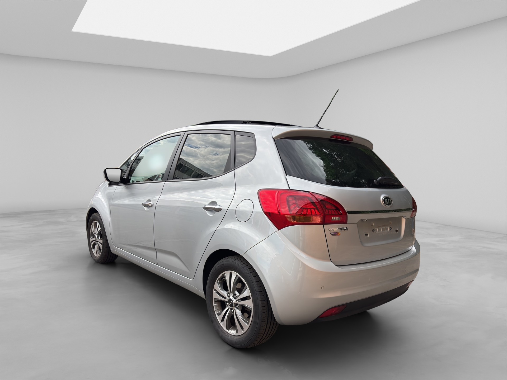 KIA Venga 1.6 CVVT Swiss Champion Automatic-showroom-element-3