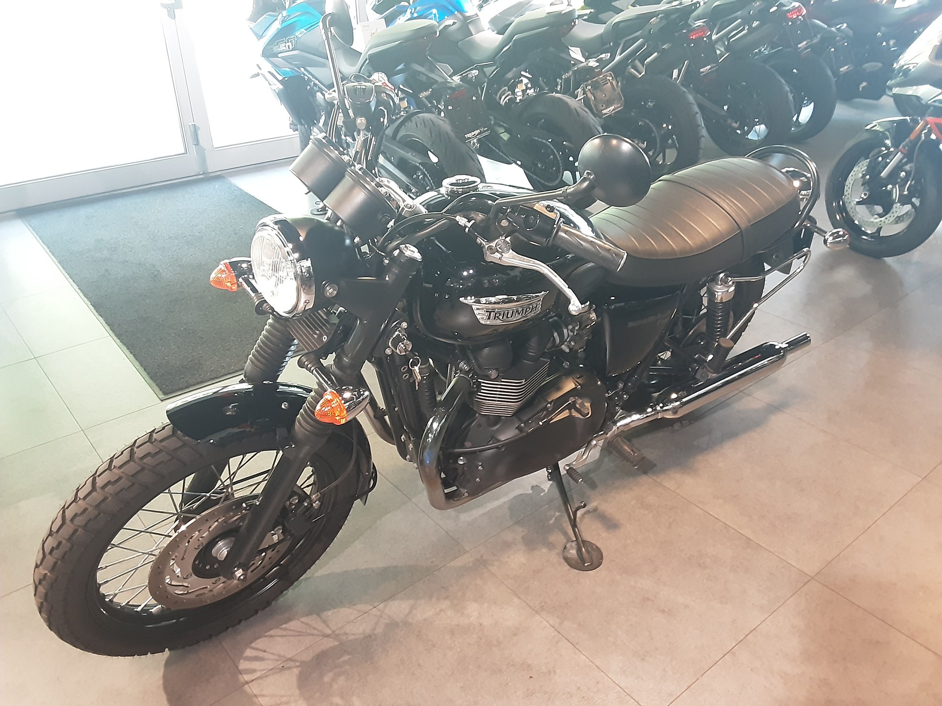 TRIUMPH Bonneville 900 i T 100 Black-image-3