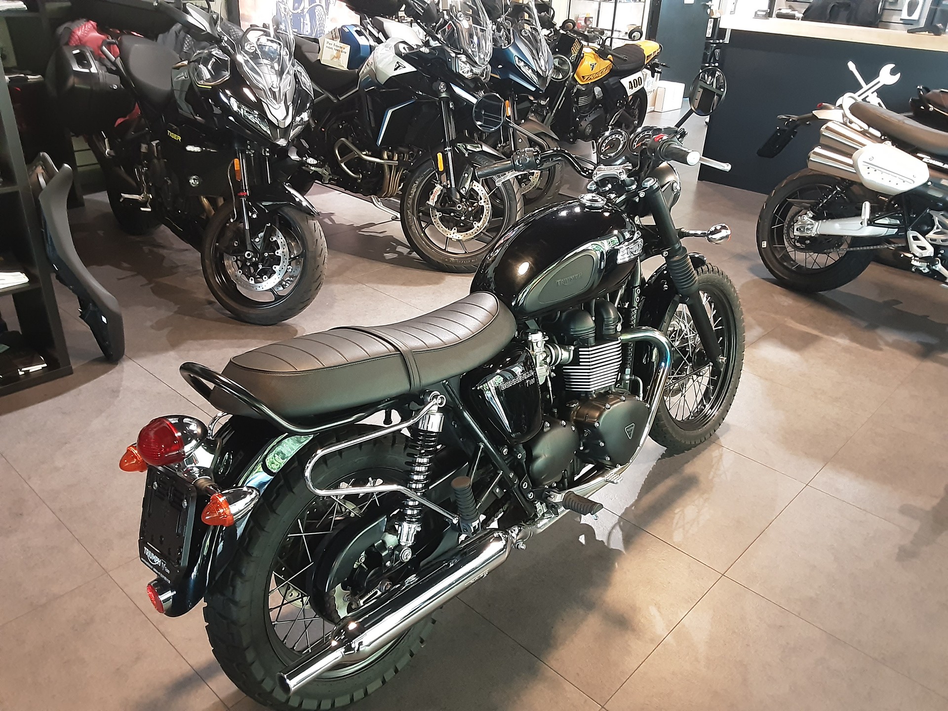 TRIUMPH Bonneville 900 i T 100 Black-image-4