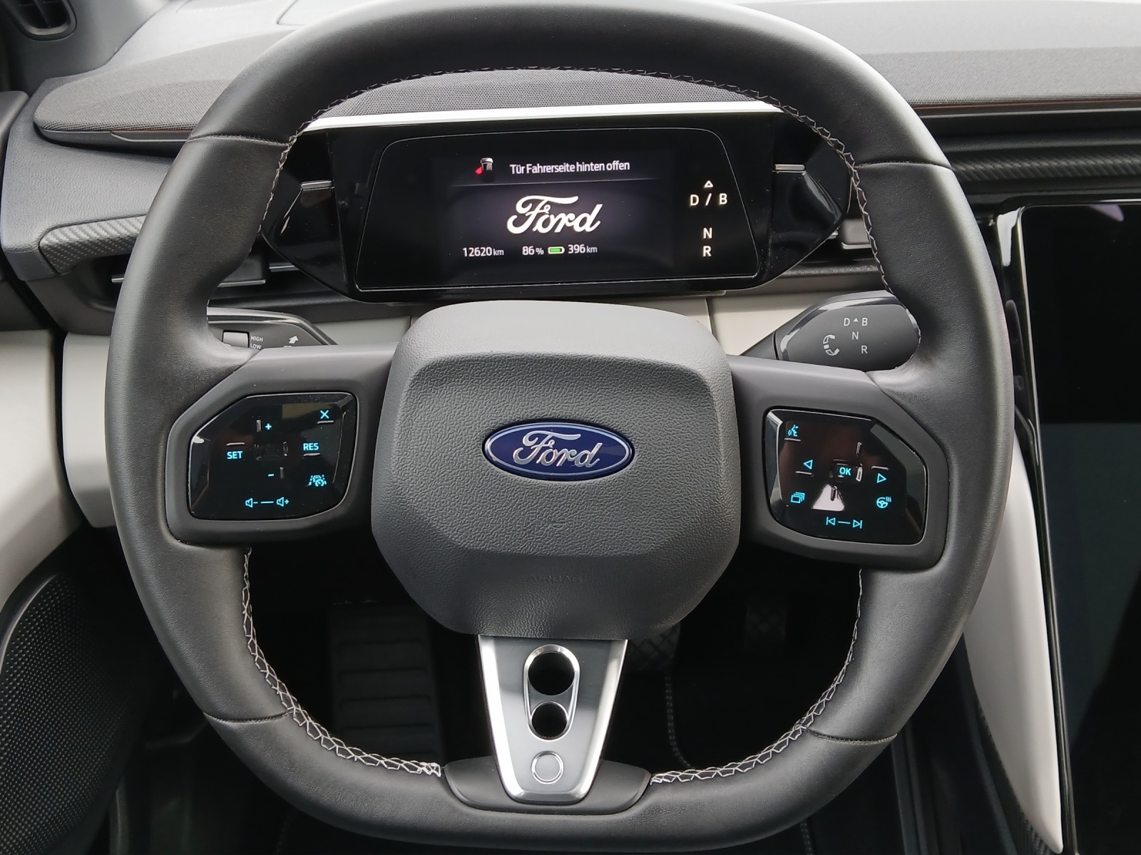 FORD Capri Extended Range Premium AWD 340 PS-image-8