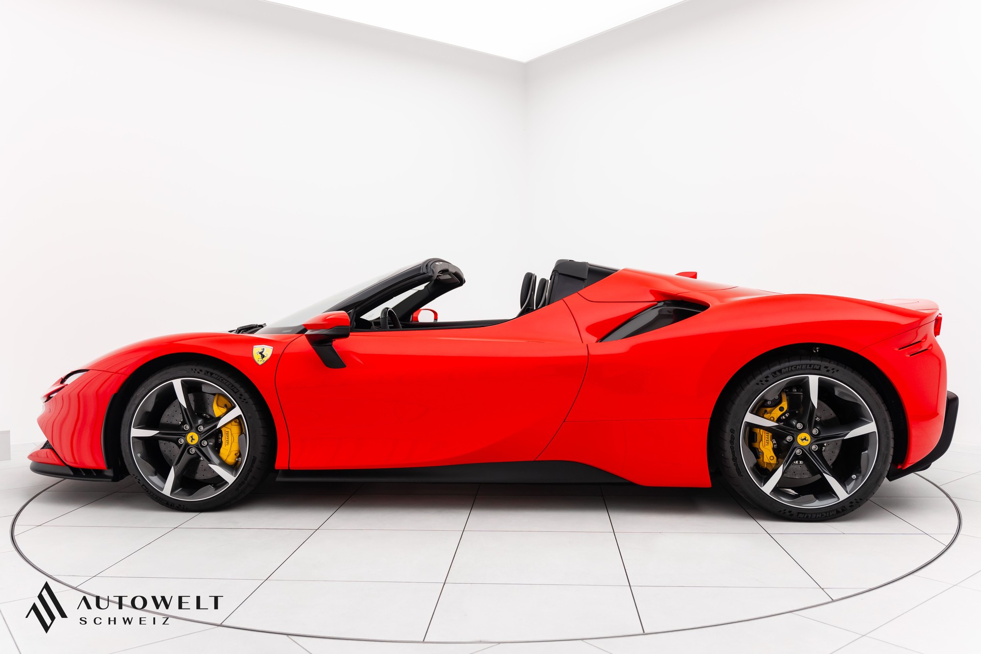 FERRARI SF90 Spider-showroom-element-1