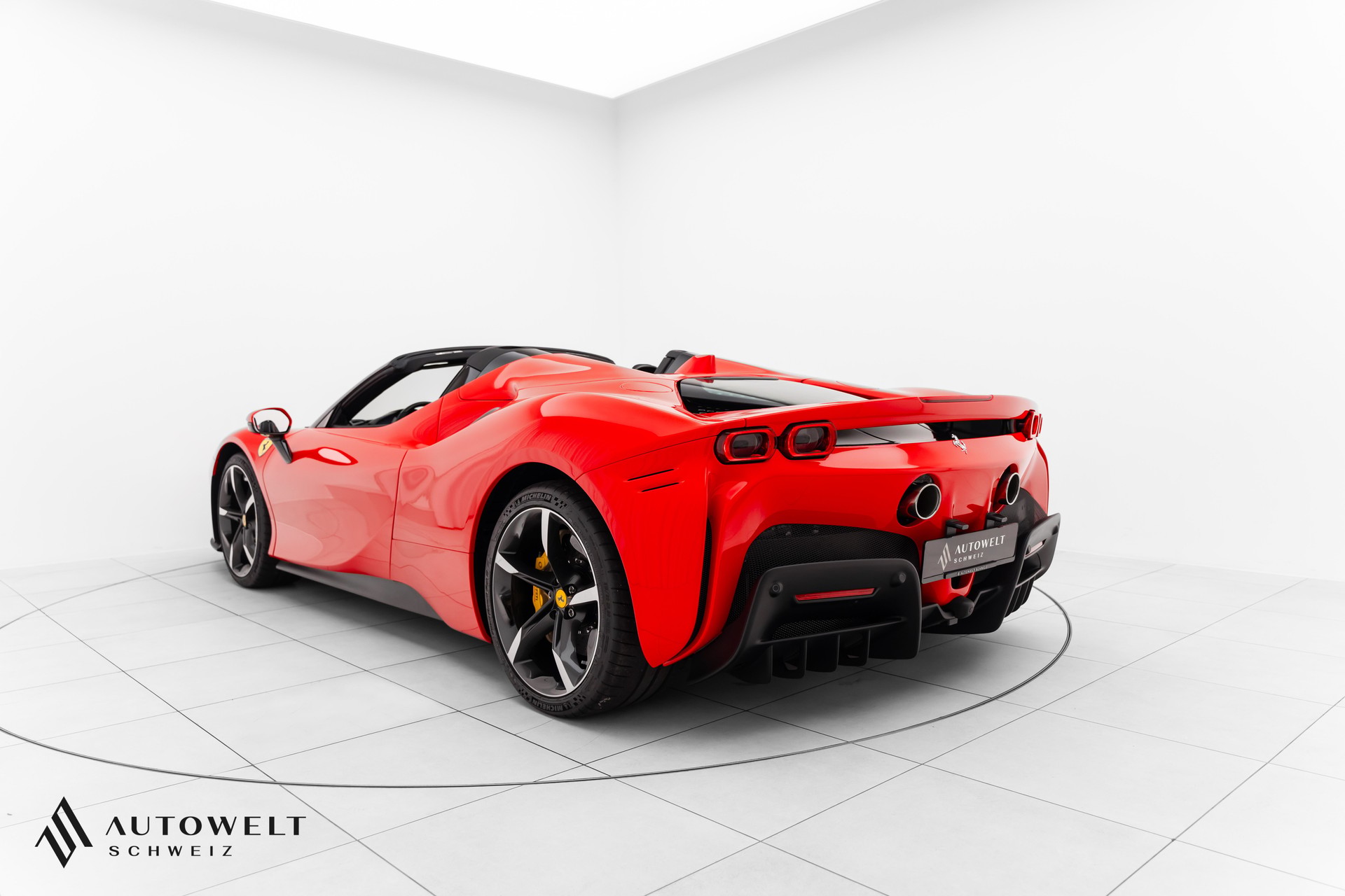FERRARI SF90 Spider-showroom-element-2