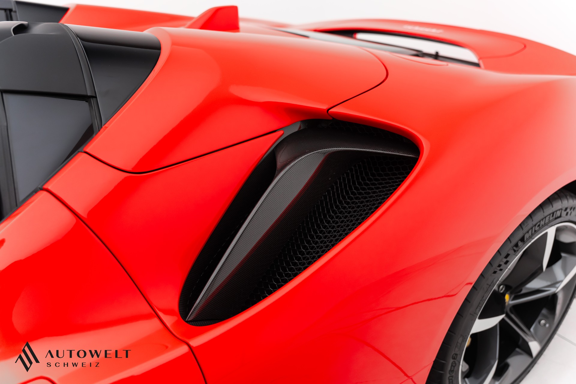 FERRARI SF90 Spider-image-8