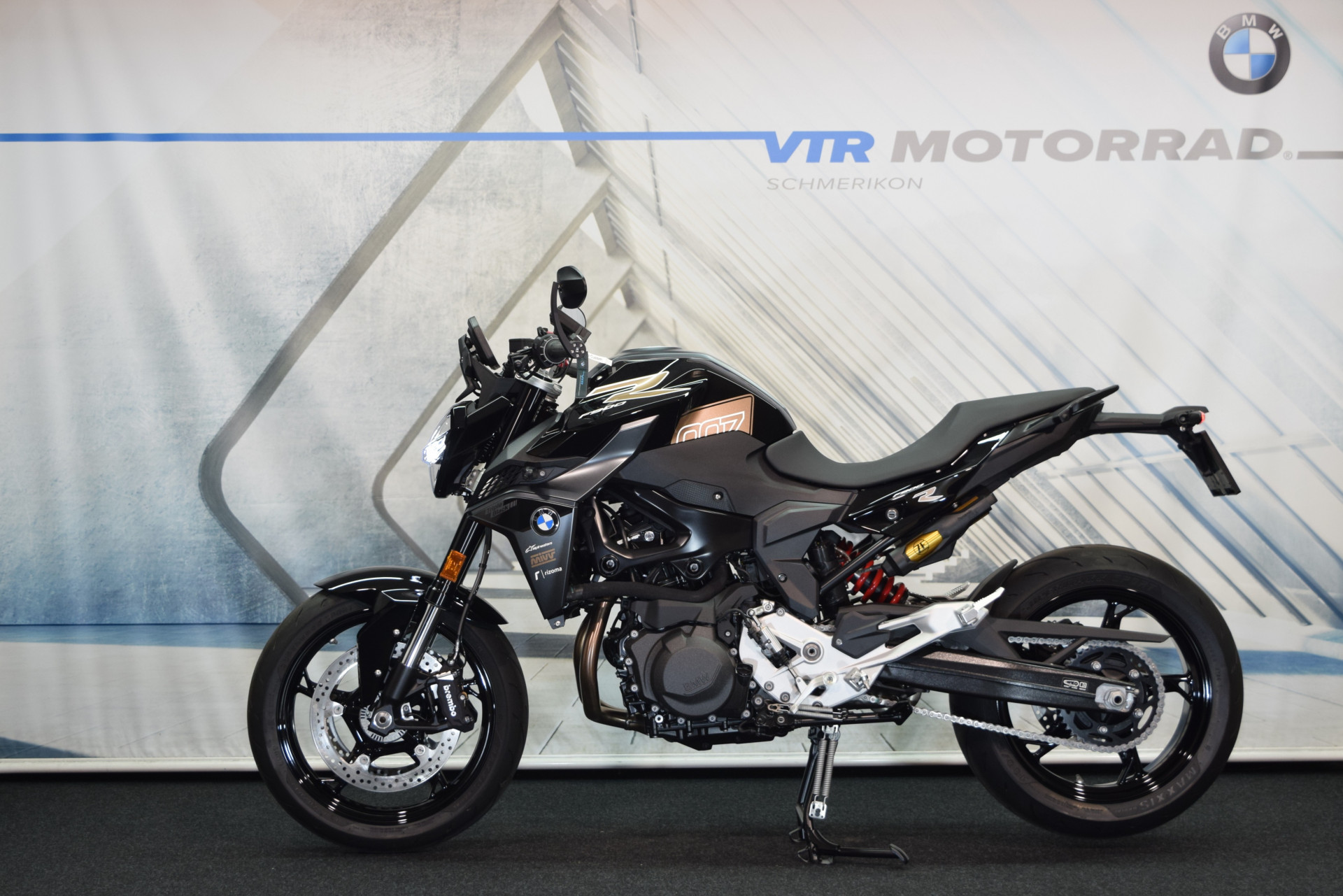 BMW F 900 R Triple Black 007- Spezial-image-4