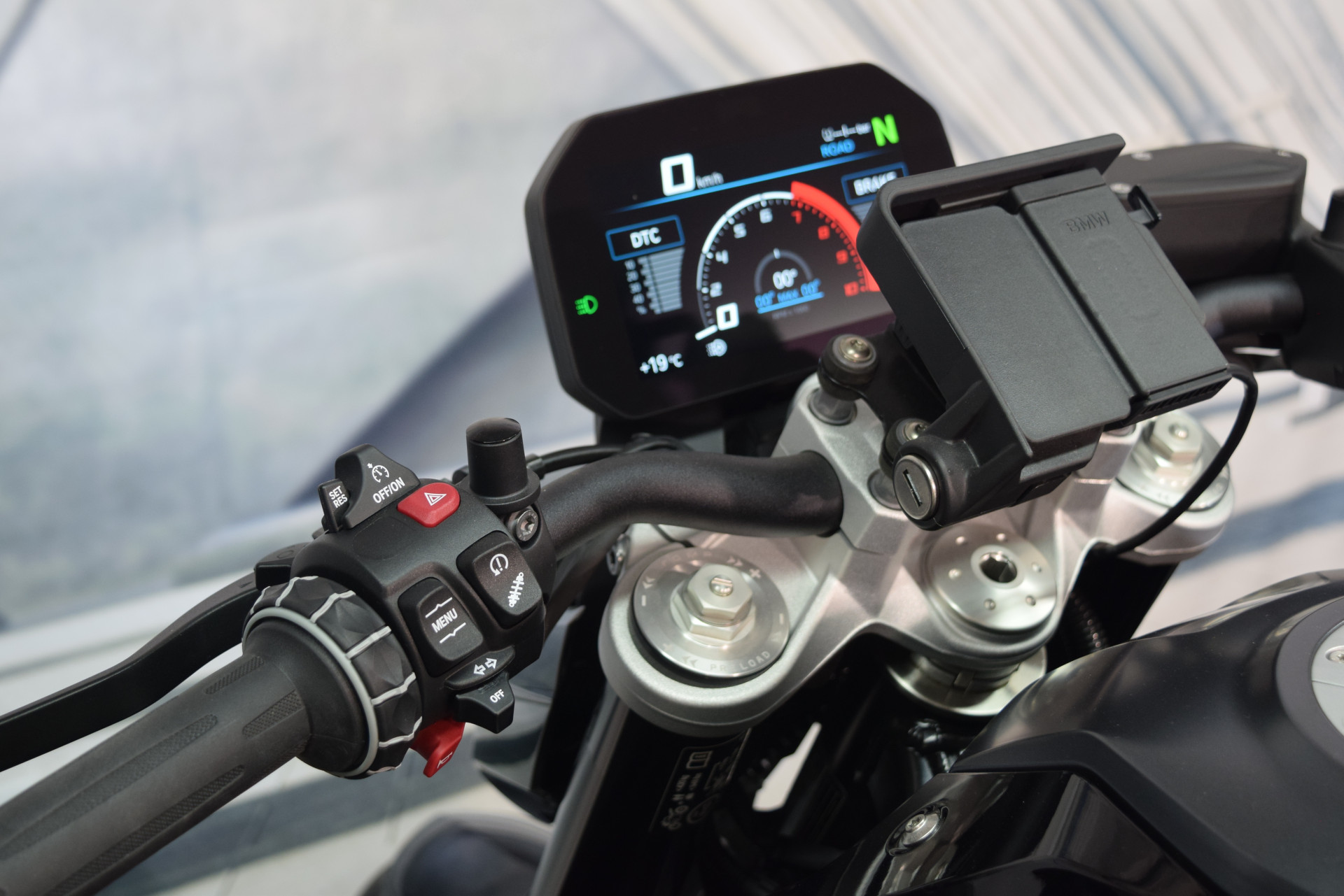 BMW F 900 R Triple Black 007- Spezial-image-6