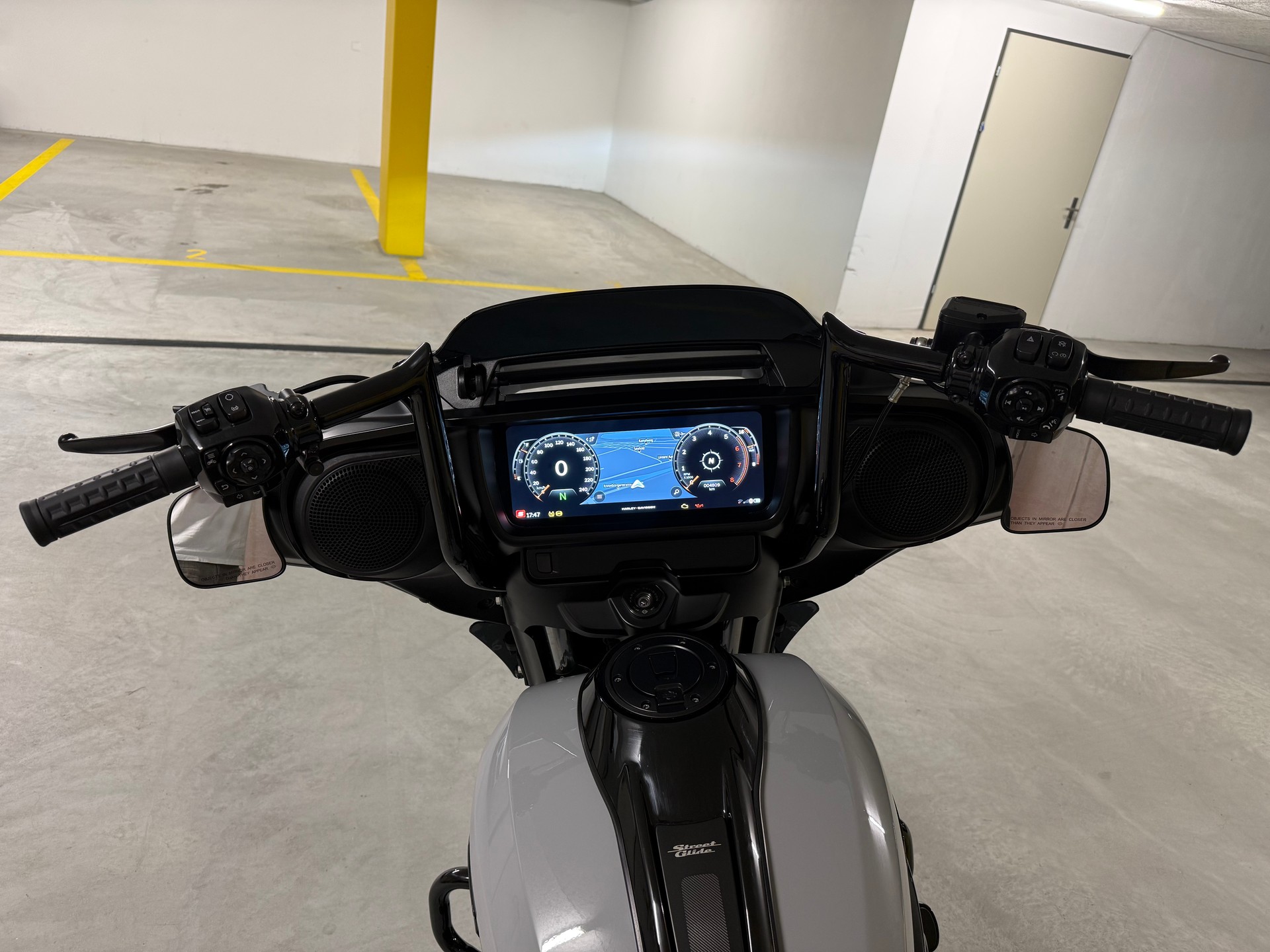 HARLEY-DAVIDSON FLHX Street Glide 117-image-8