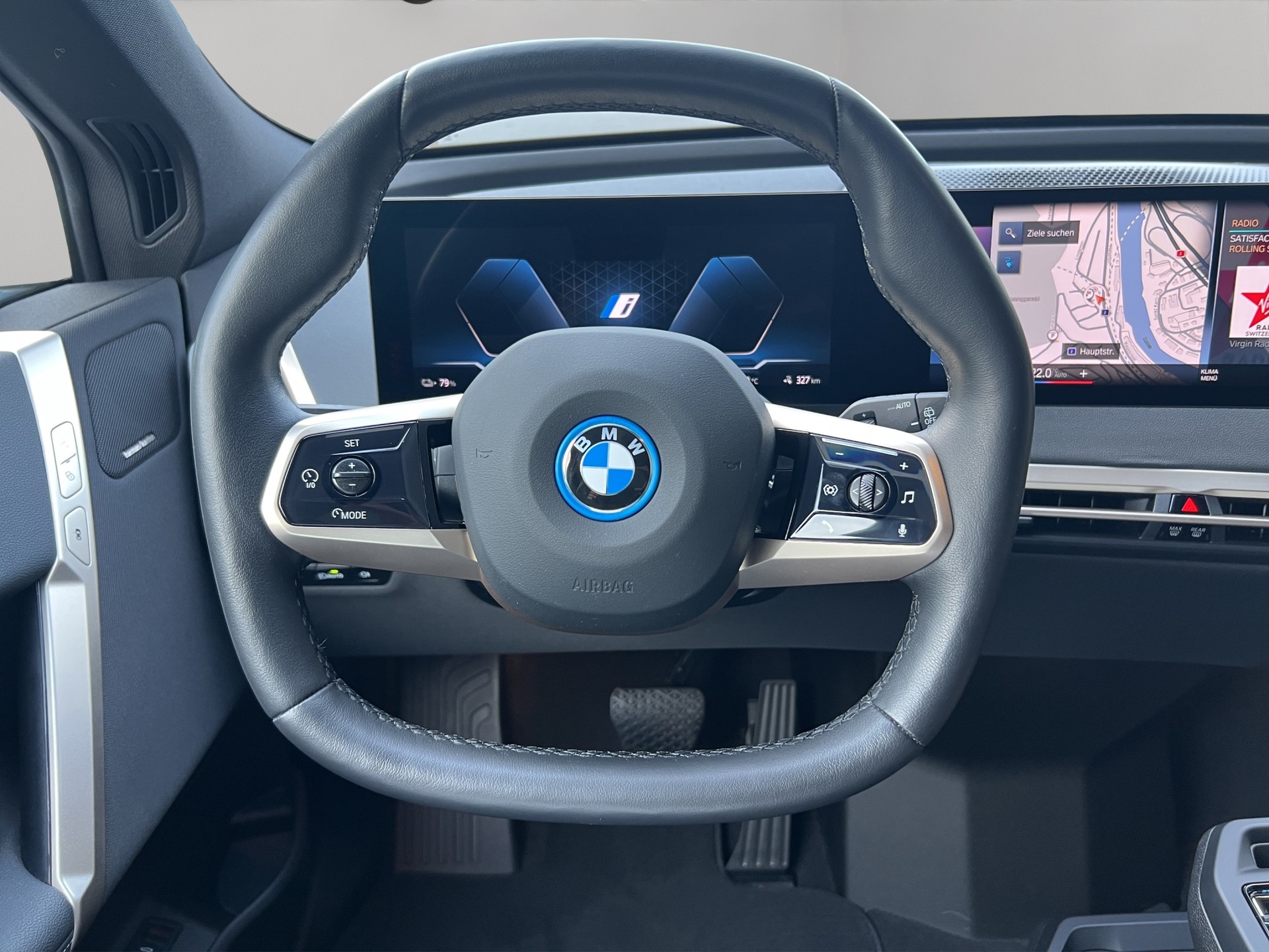 BMW iX xDrive40-image-14