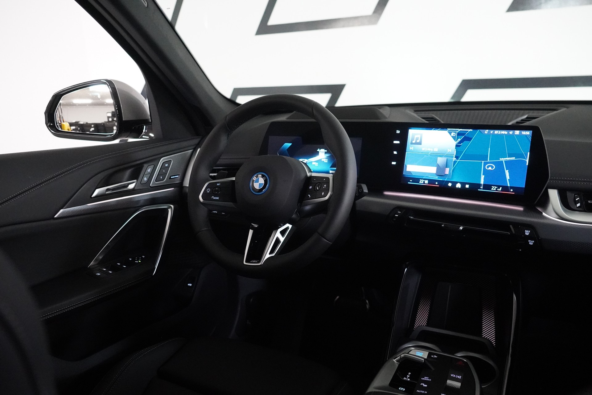 BMW iX1 xDrive 30 M Sport Pro-image-19