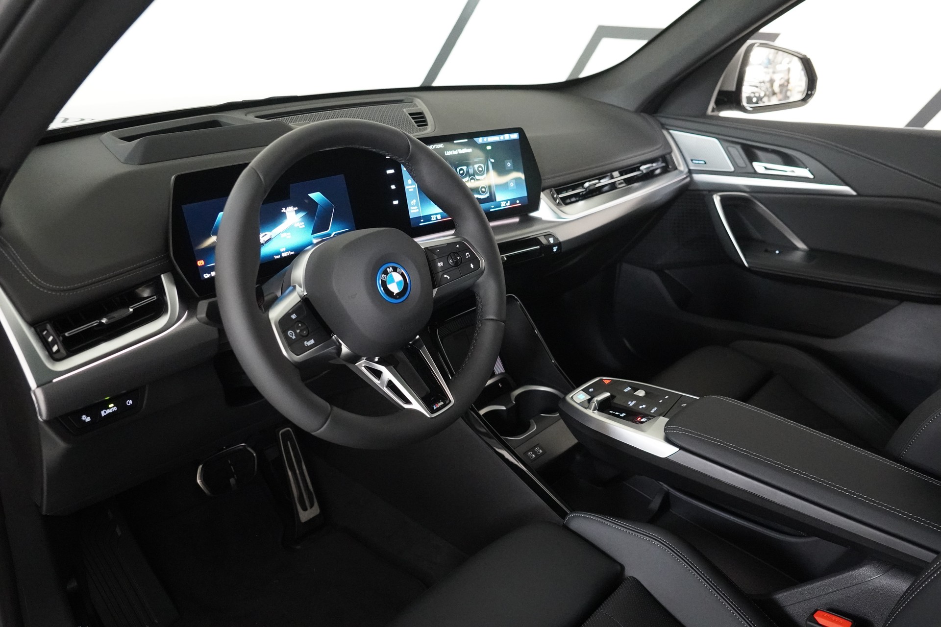BMW iX1 xDrive 30 M Sport Pro-image-24