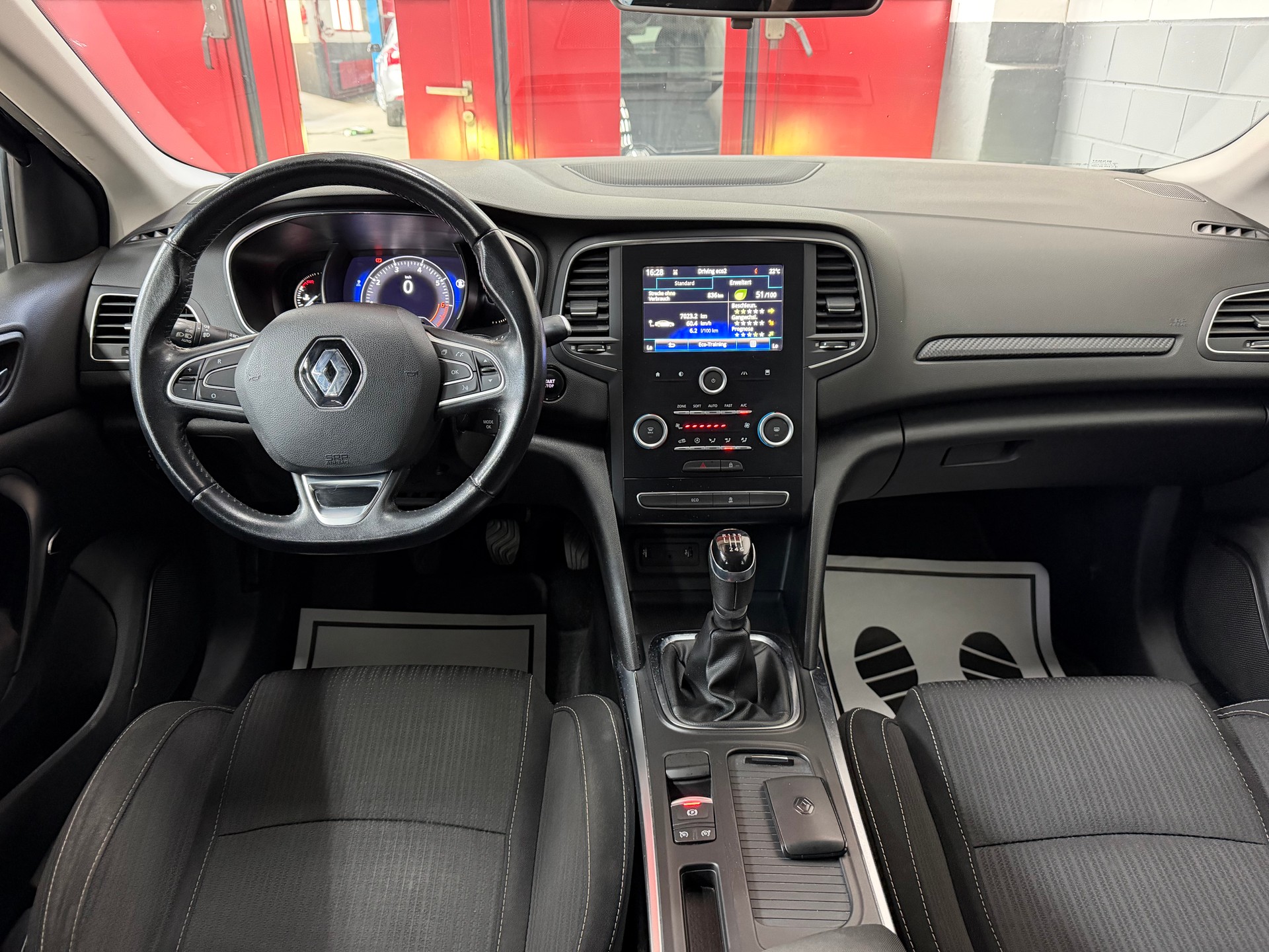 RENAULT Mégane Grandtour 1.2 16V Turbo Zen //NEU AB MFK!-image-11