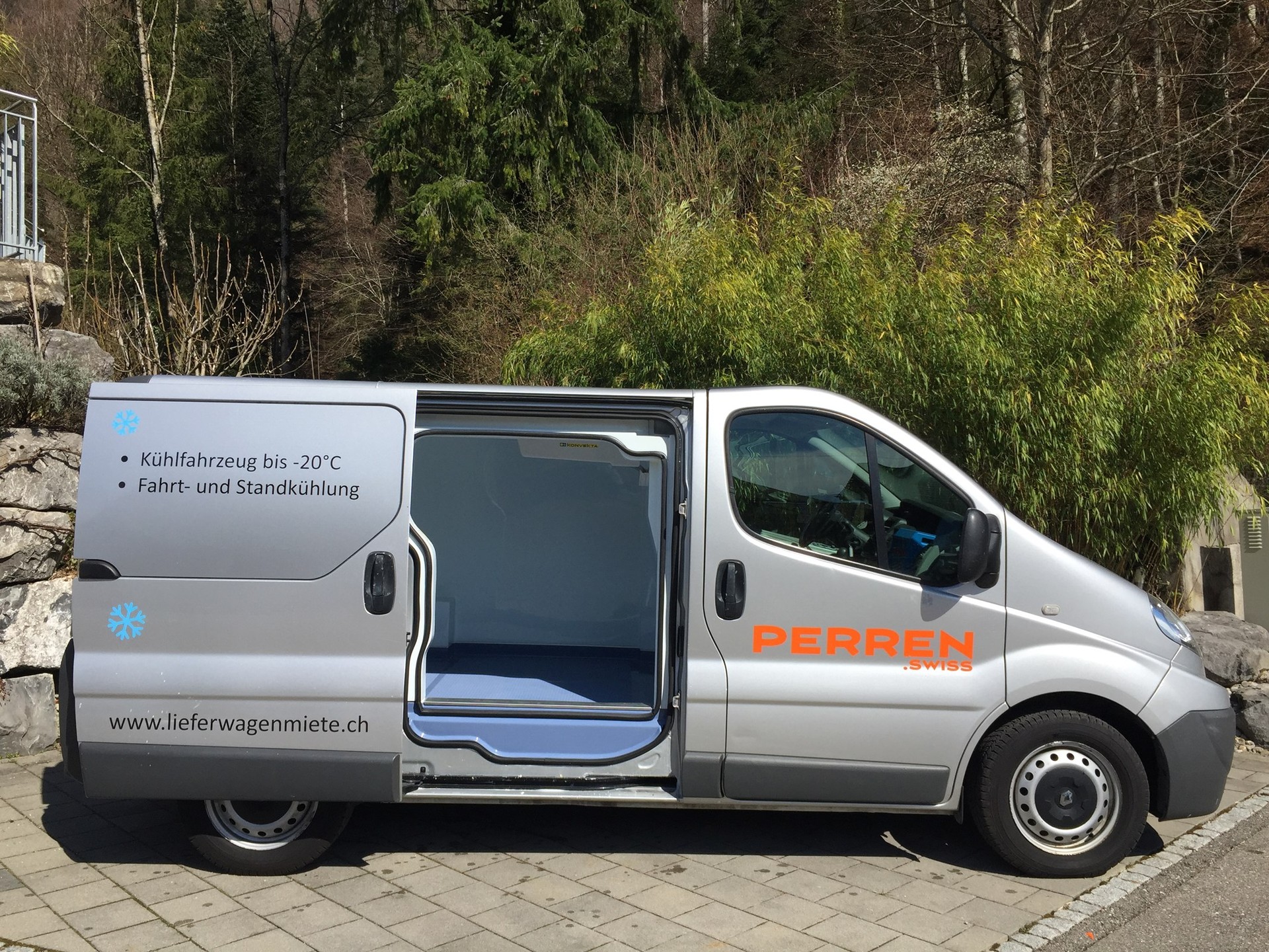 RENAULT Trafic 2.0 dCi 90 2.7t L1H1-image-2