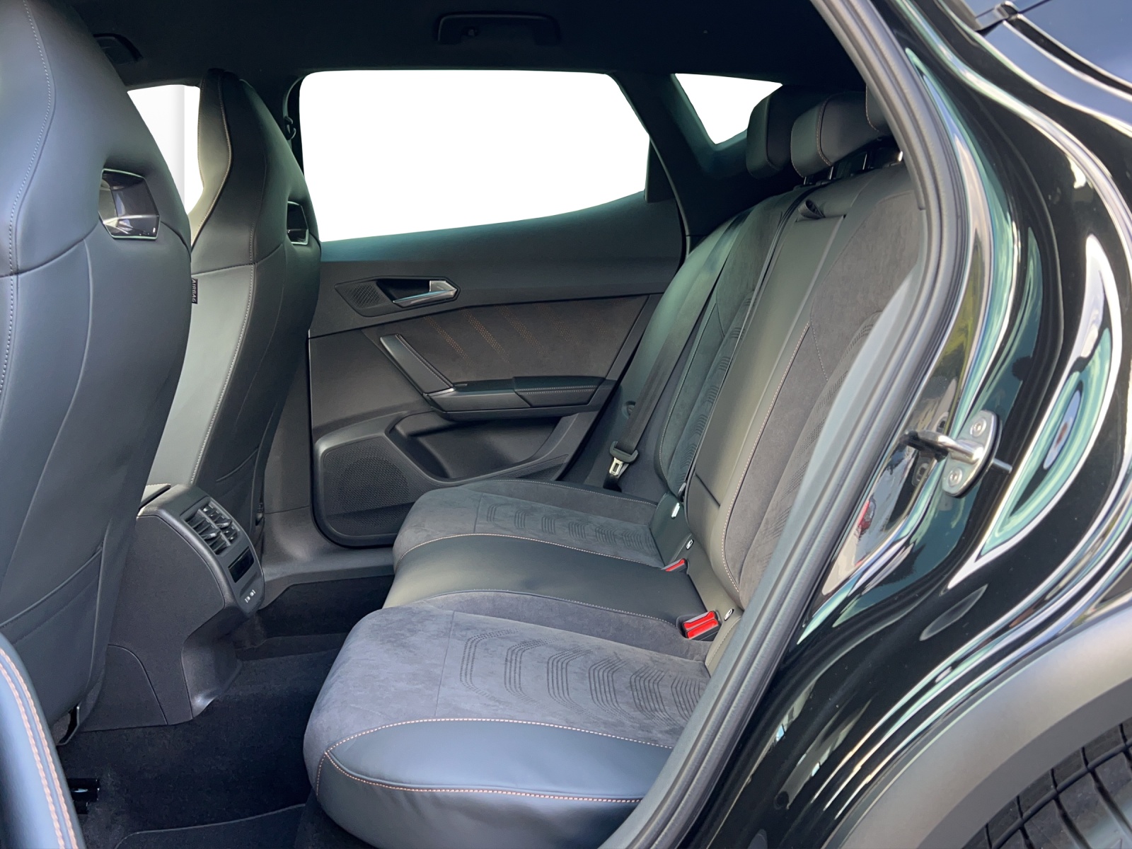 CUPRA Formentor TRIBE Edition e-Hybrid-image-5