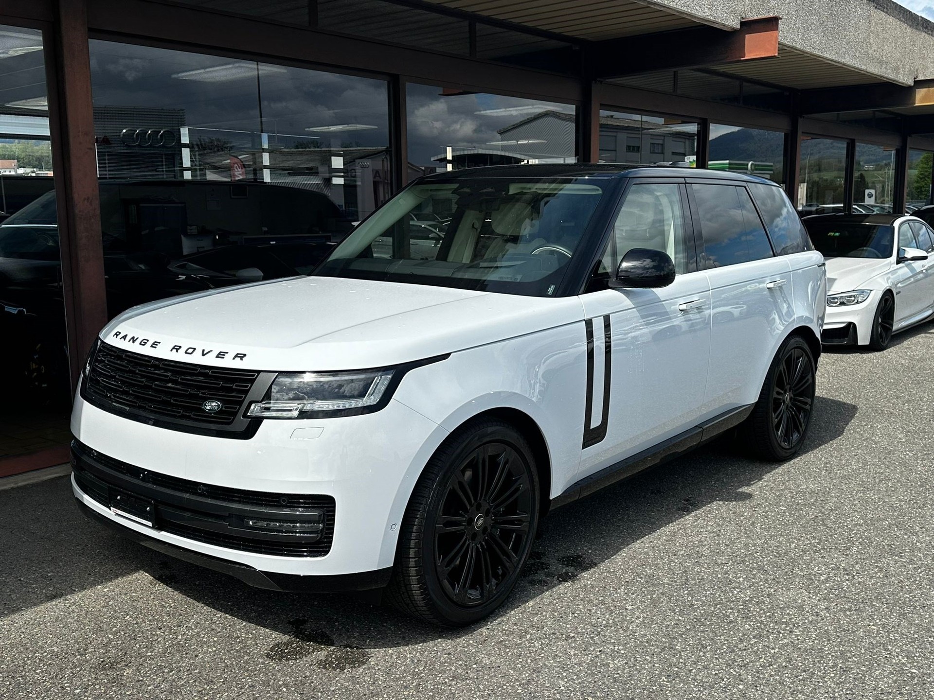 LAND ROVER RANGE ROVER 4.4 V8 Autobiograp-image-1