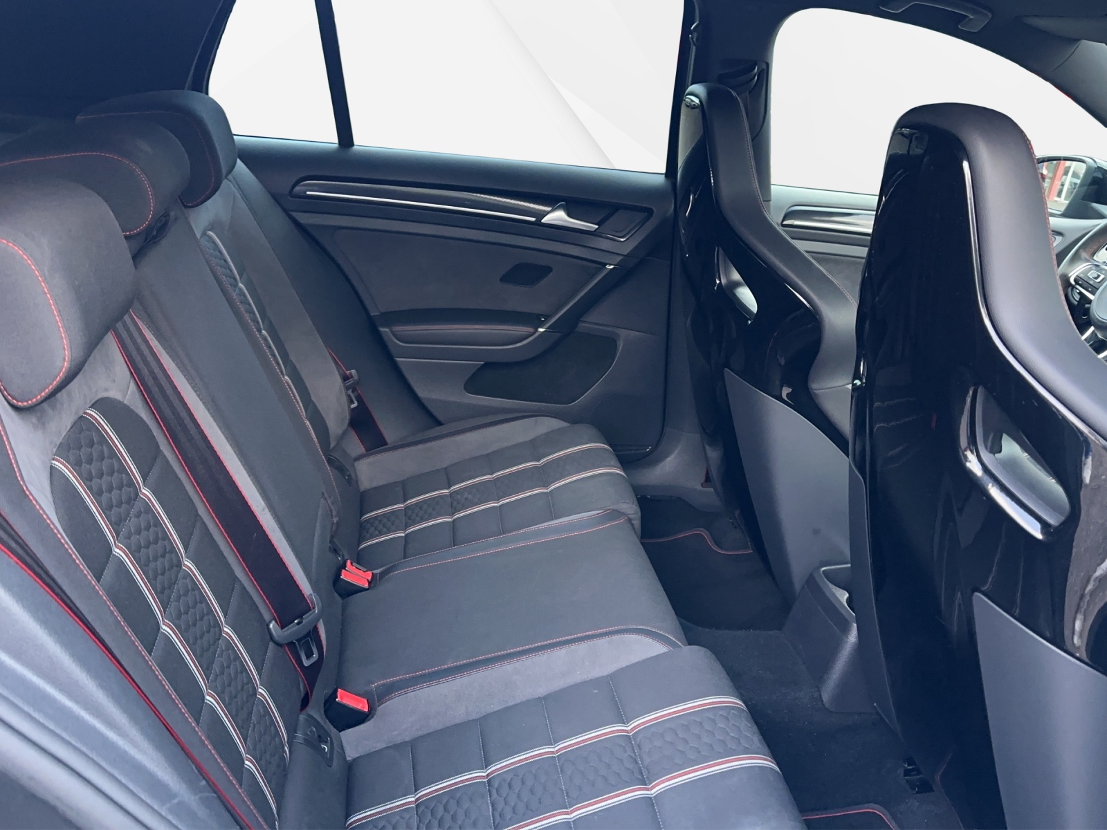 VW Golf 2.0 TSI GTI Clubsport DSG-image-14