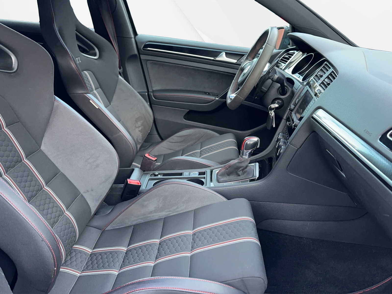 VW Golf 2.0 TSI GTI Clubsport DSG-image-13