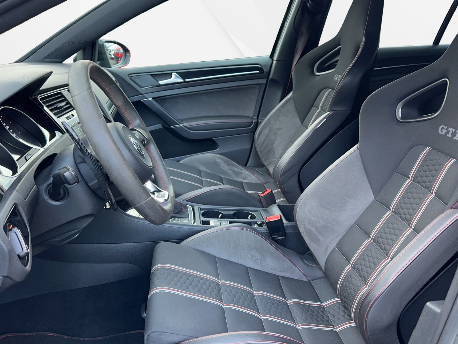 VW Golf 2.0 TSI GTI Clubsport DSG-image-8