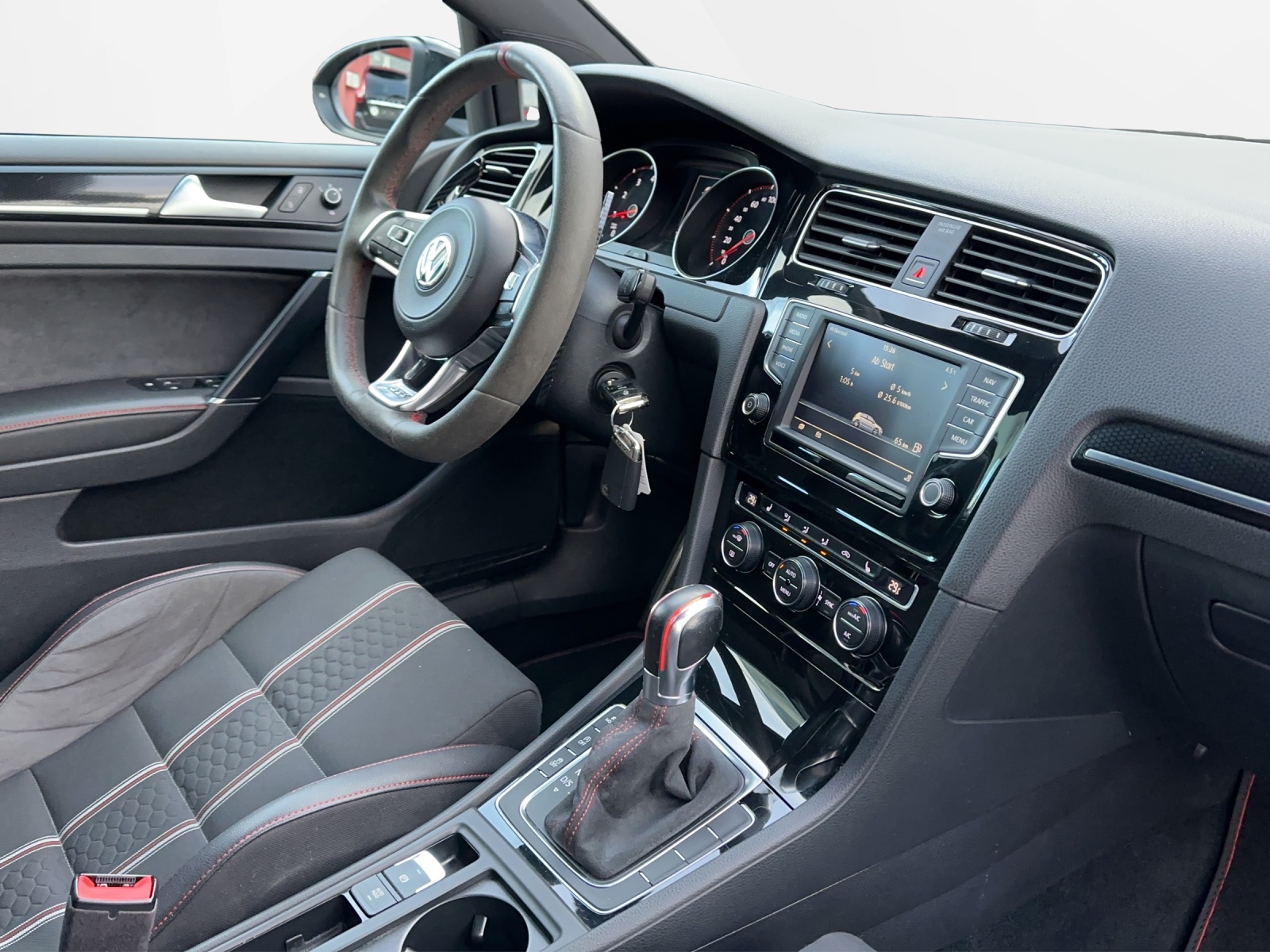 VW Golf 2.0 TSI GTI Clubsport DSG-image-12