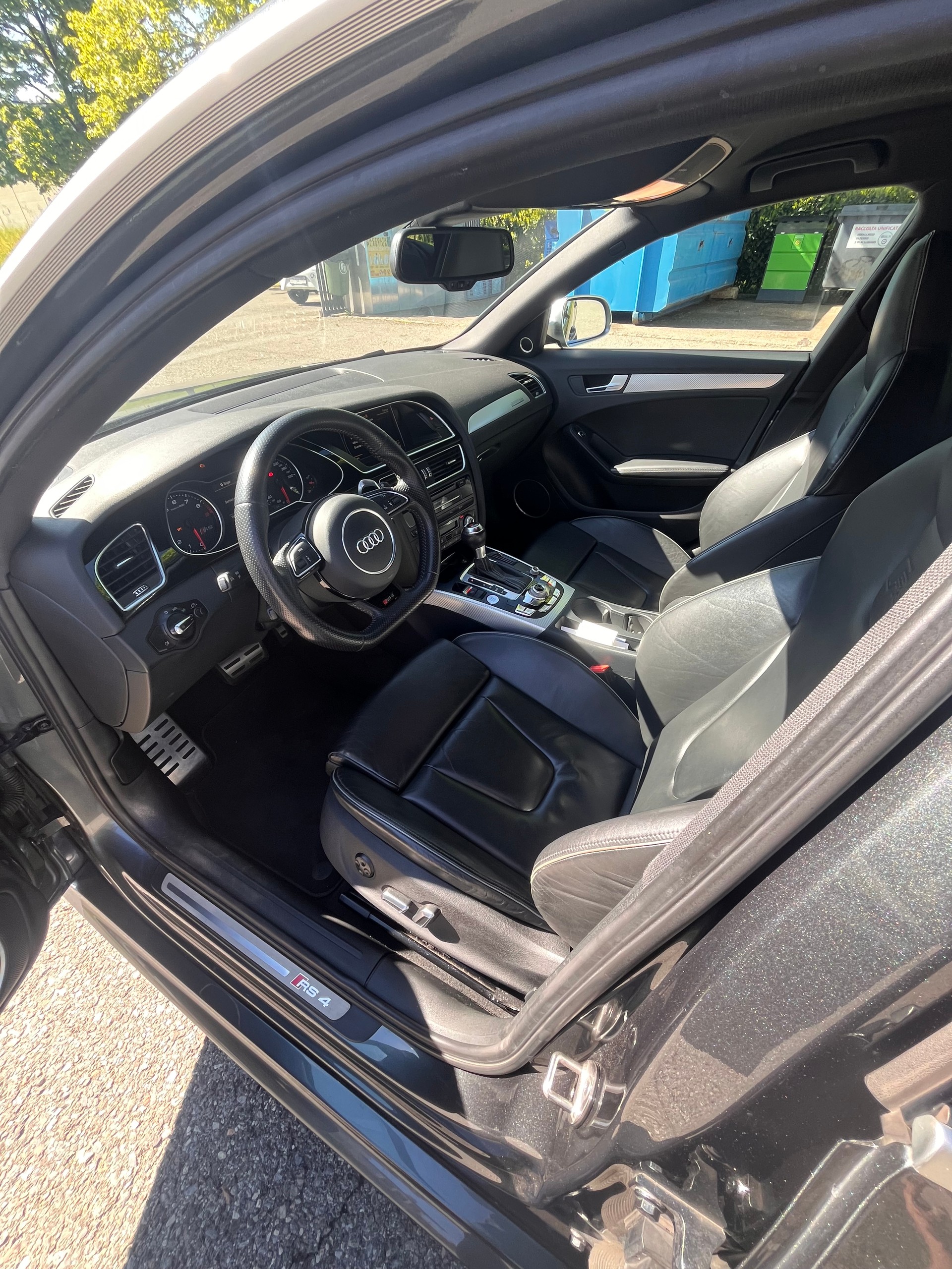 AUDI RS4 Avant 4.2 FSI V8 quattro S-tronic-image-15