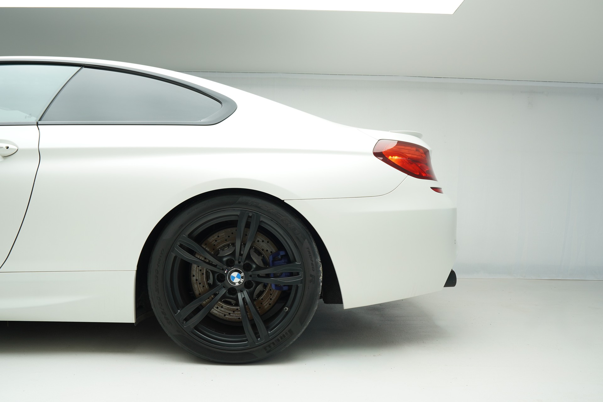 BMW M6 Coupé Drivelogic Frozen Withe-image-6