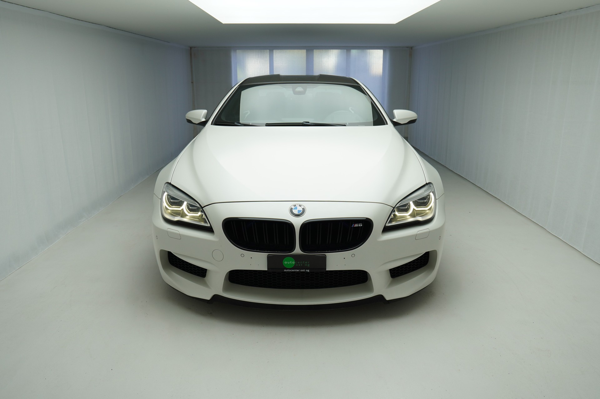 BMW M6 Coupé Drivelogic Frozen Withe-showroom-element-2