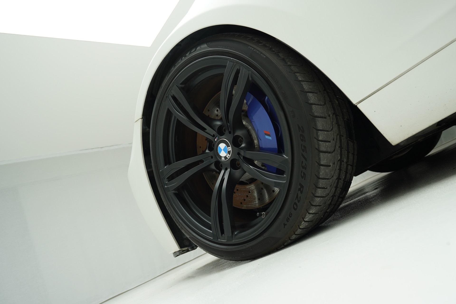 BMW M6 Coupé Drivelogic Frozen Withe-image-12