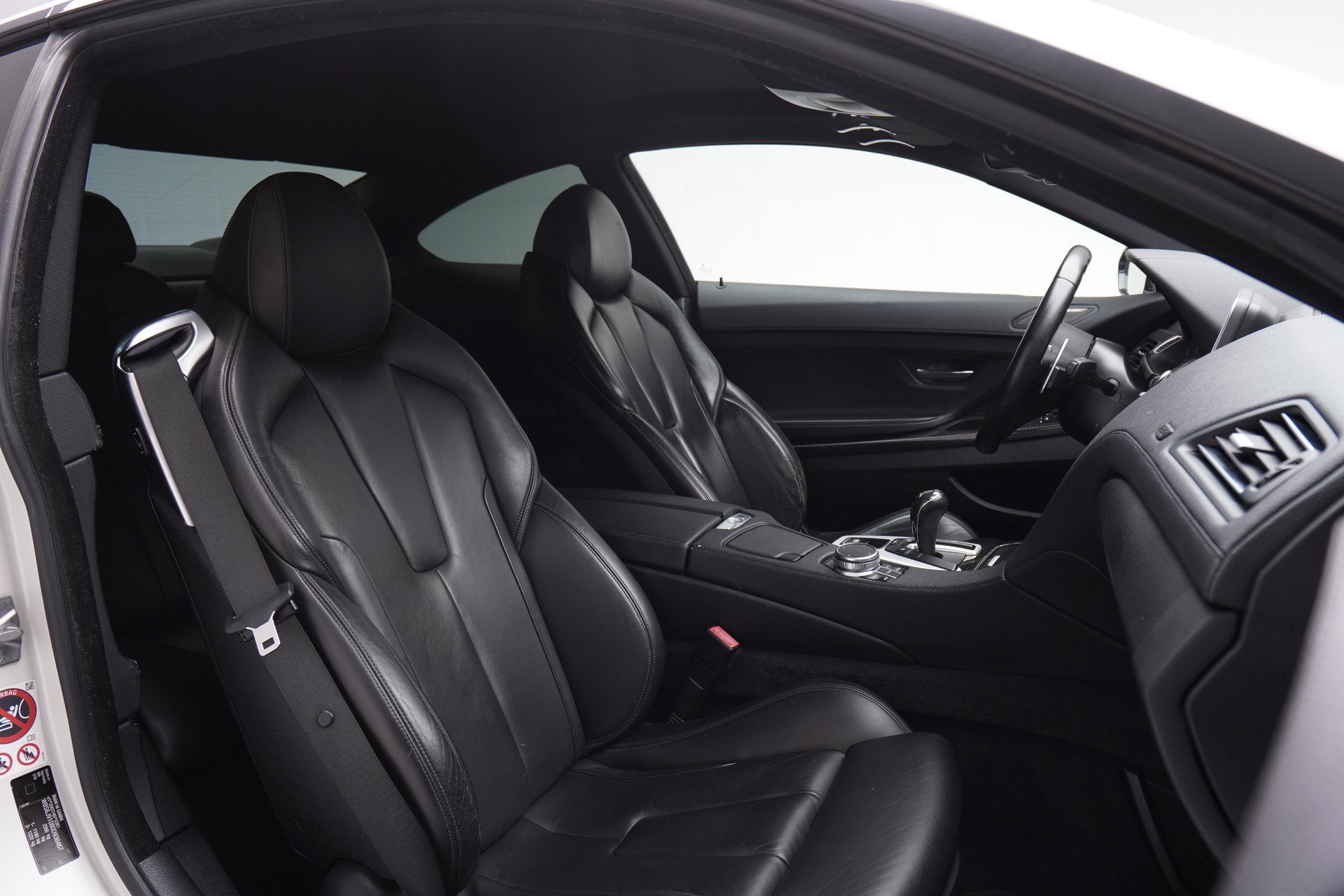 BMW M6 Coupé Drivelogic Frozen Withe-image-20