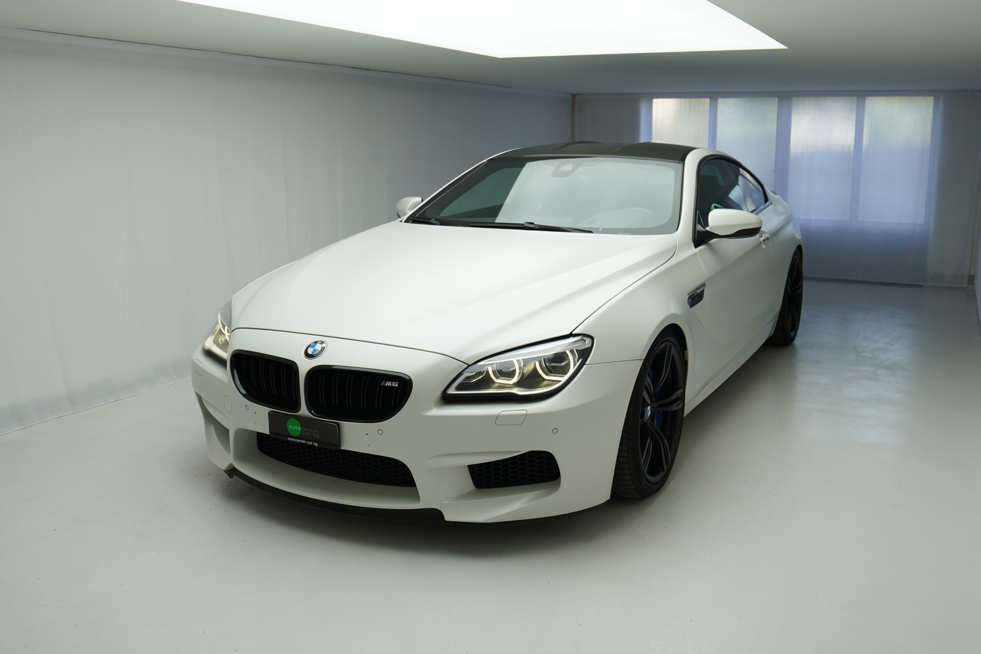BMW M6 Coupé Drivelogic Frozen Withe-showroom-element-1