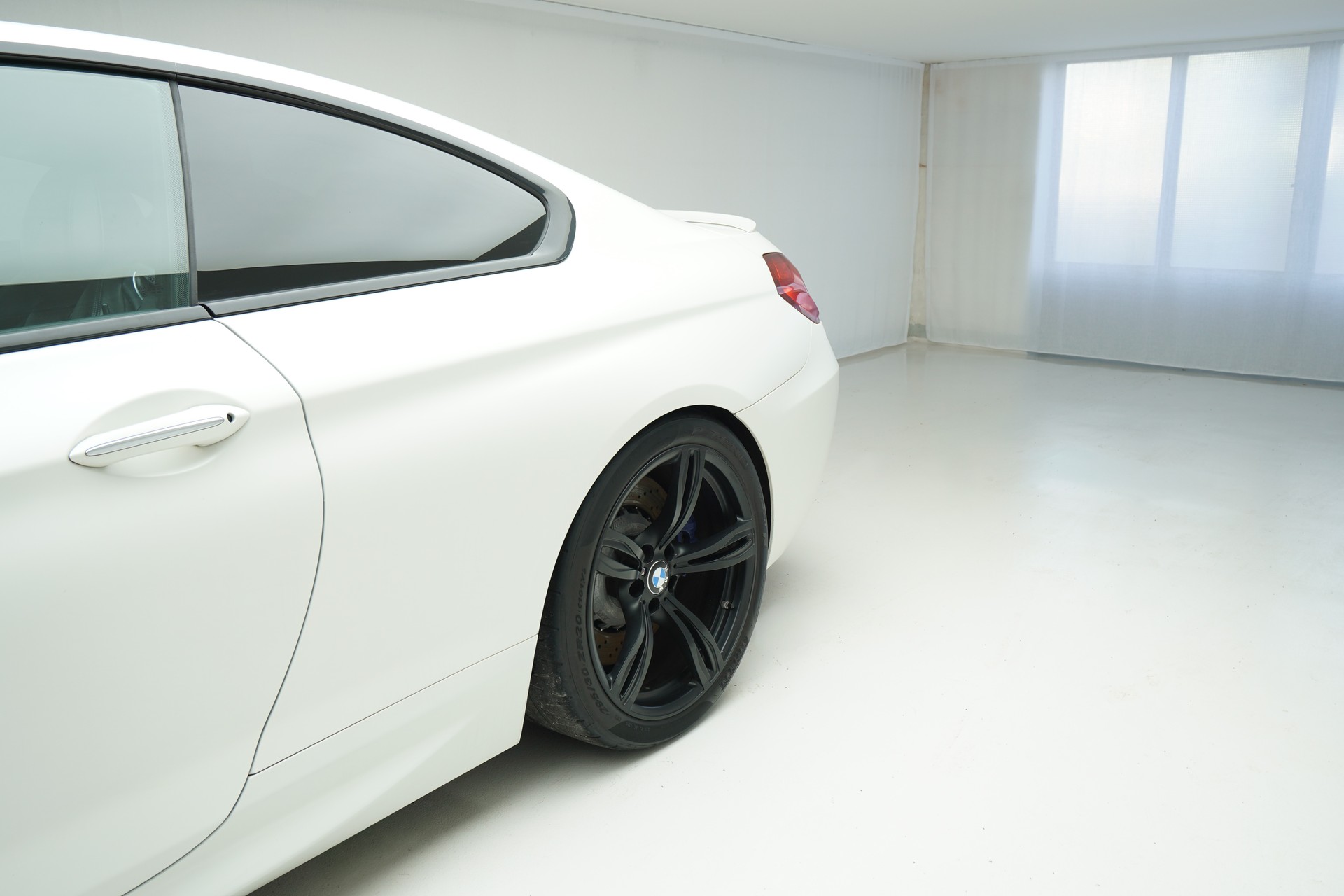 BMW M6 Coupé Drivelogic Frozen Withe-image-10