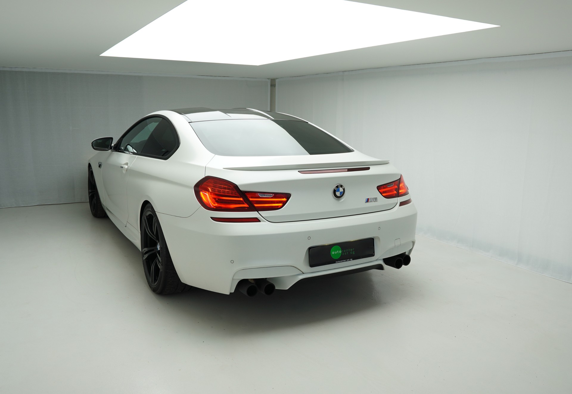 BMW M6 Coupé Drivelogic Frozen Withe-showroom-element-3