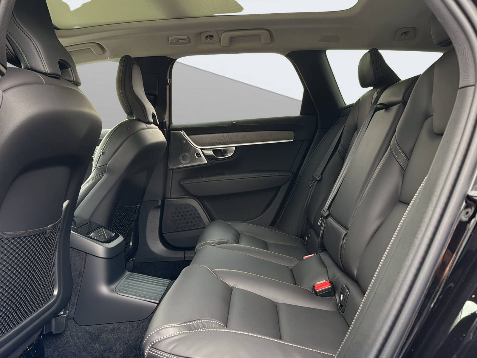 VOLVO V90 2.0 T8 TE Ultra Dark XClusive eAWD-image-13