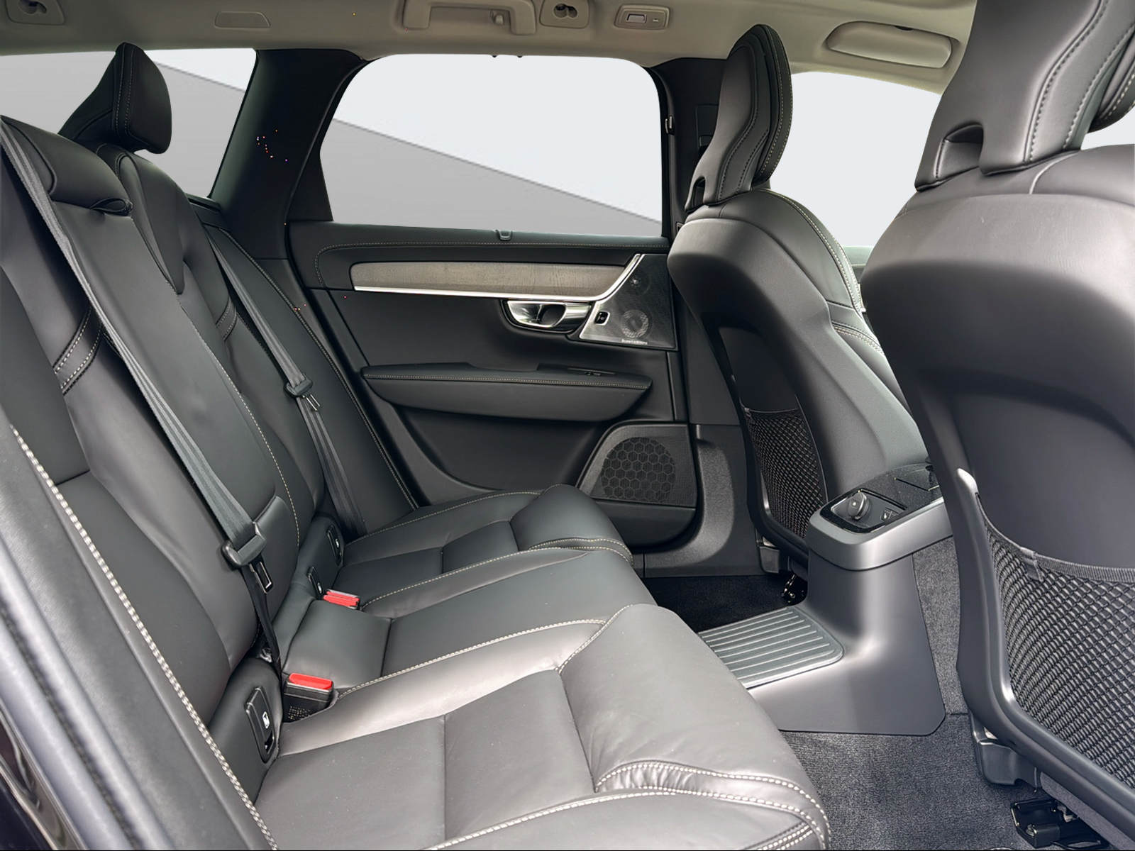 VOLVO V90 2.0 T8 TE Ultra Dark XClusive eAWD-image-10