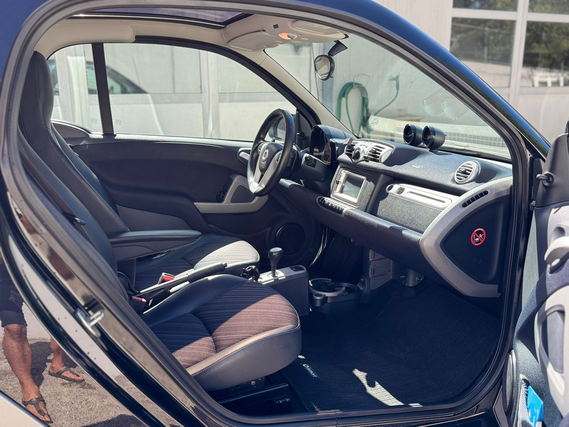 SMART fortwo pearlgrey softouch-image-8