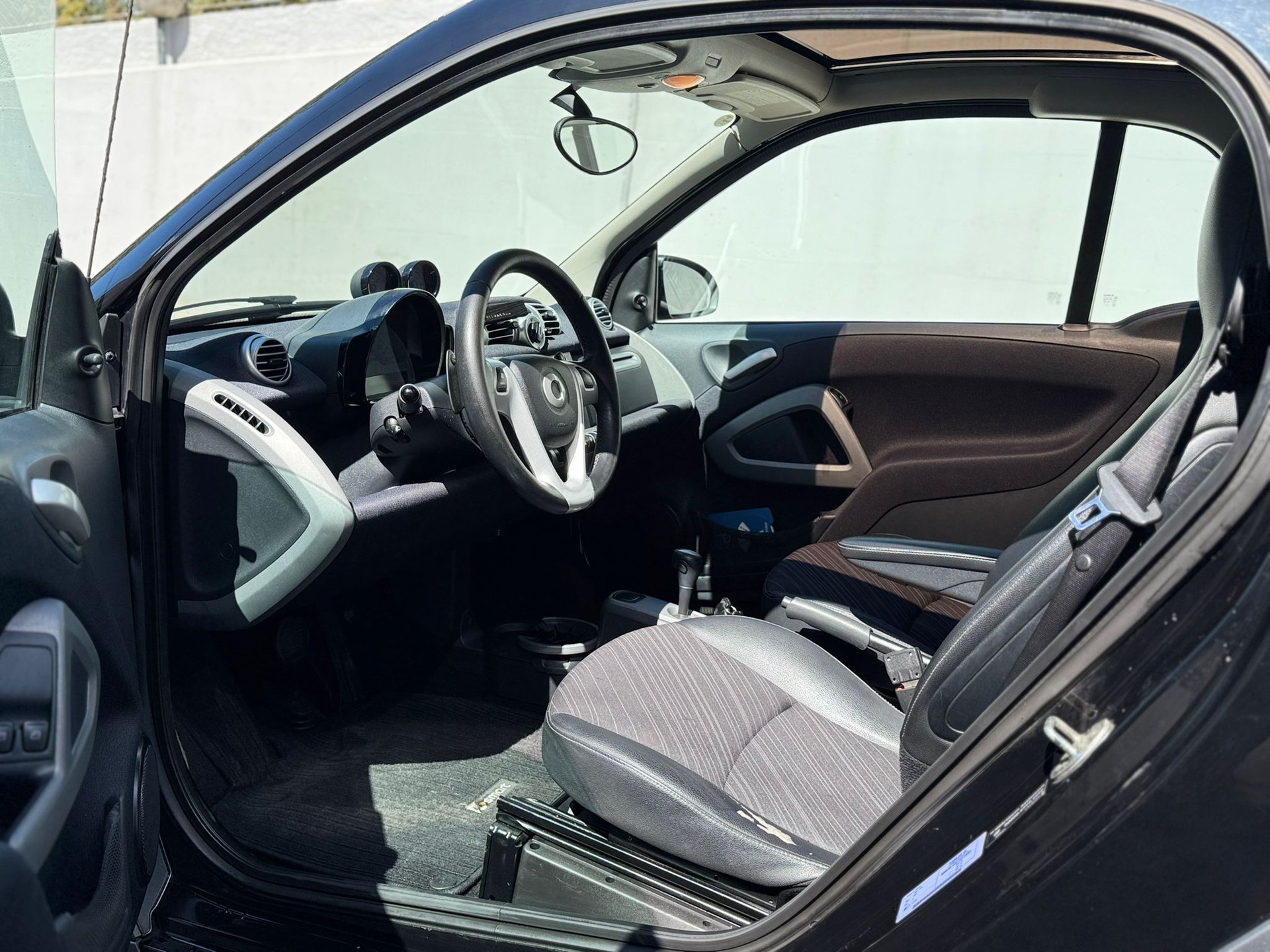 SMART fortwo pearlgrey softouch-image-6