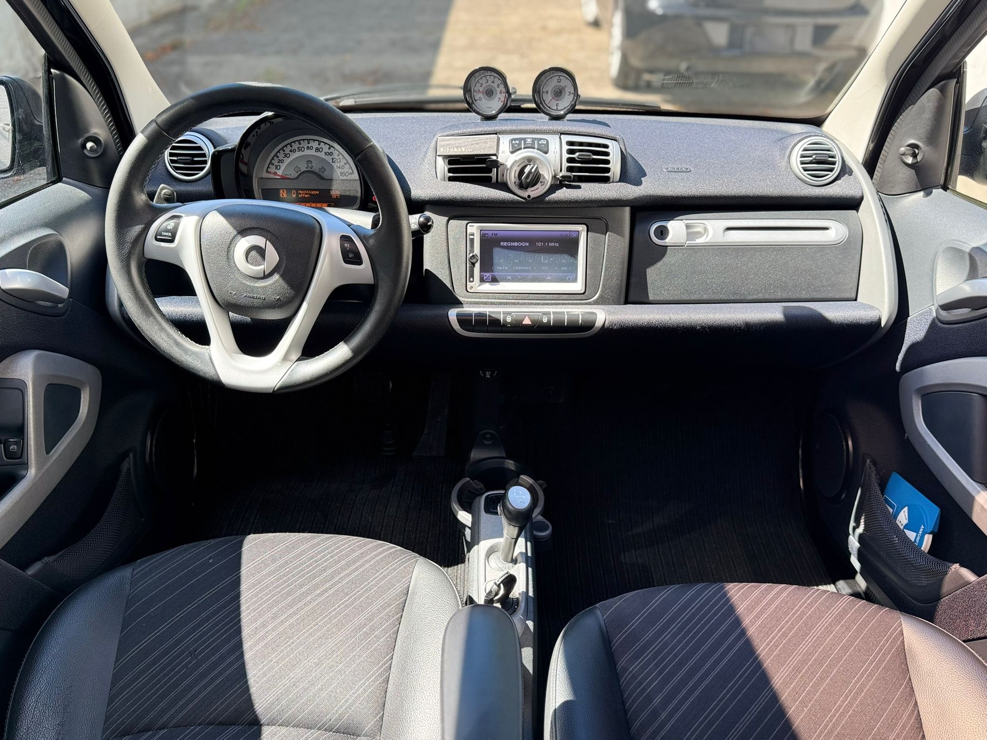 SMART fortwo pearlgrey softouch-image-7