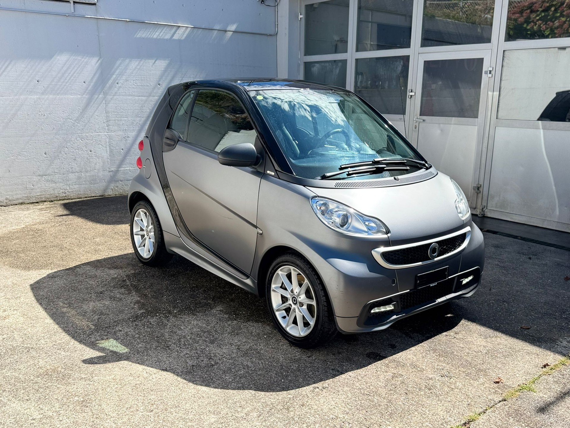 SMART fortwo pearlgrey softouch-image-4