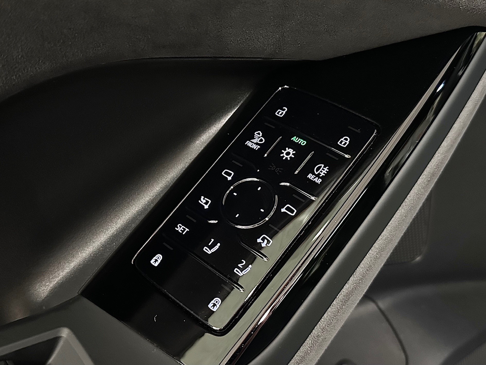 AUDI Q6 e-tron quattro-image-12