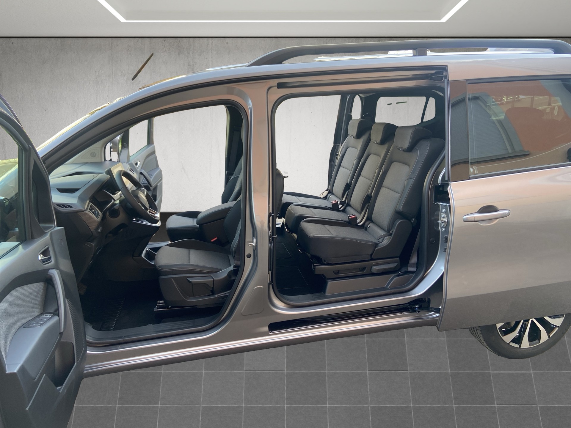 RENAULT Grand Kangoo 1.3 TCe 130 PF Techno EDC-image-13