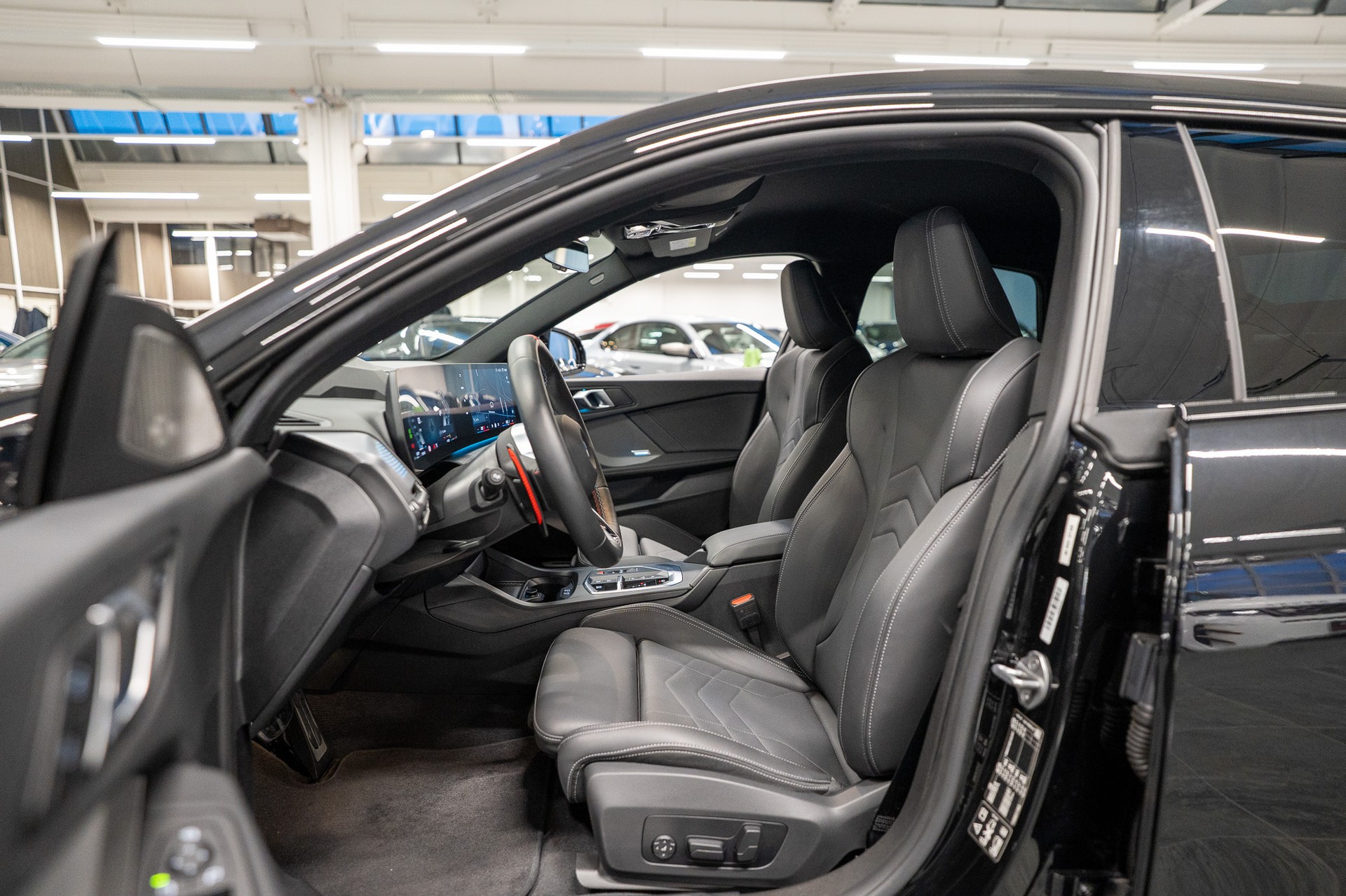 BMW M235i xDrive Gran Coupé / 360° Kamera / el.Sitze / HeadUp-image-7