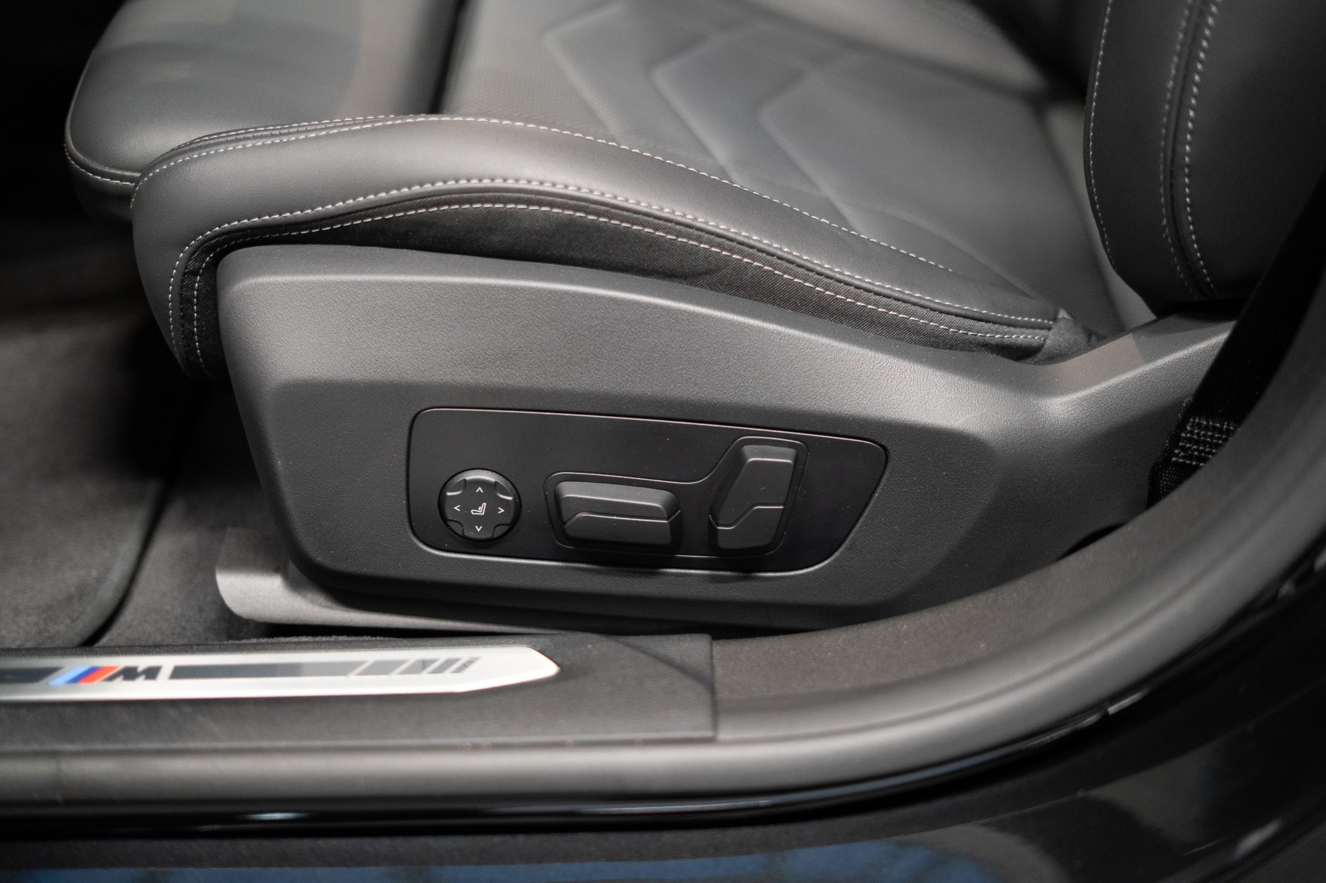 BMW M235i xDrive Gran Coupé / 360° Kamera / el.Sitze / HeadUp-image-8