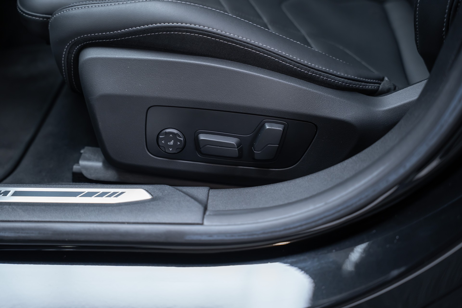BMW M235i xDrive Gran Coupé / 360° Kamera / el.Sitze / HeadUp-image-15