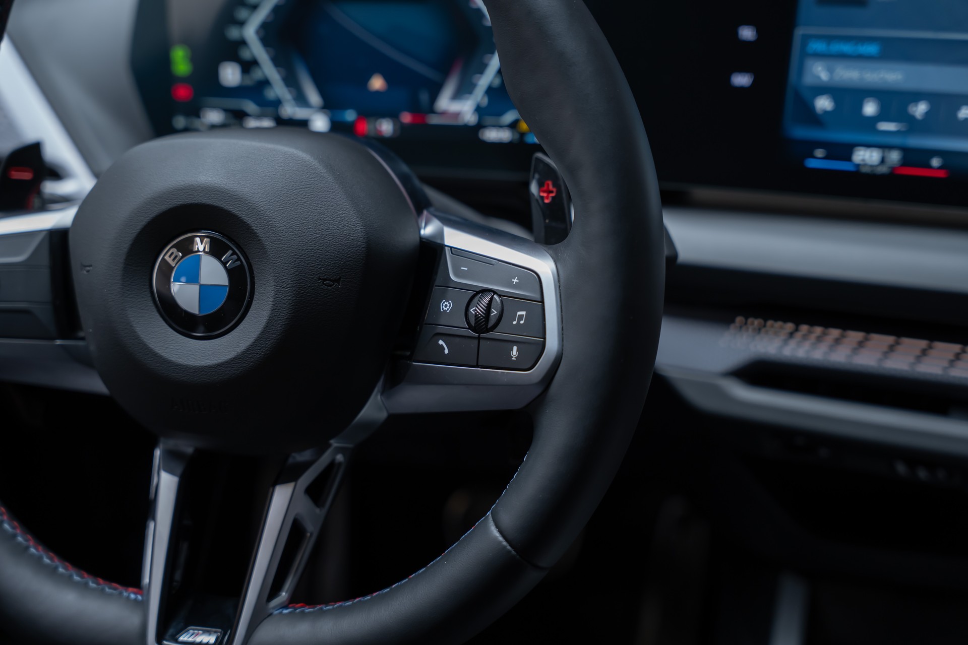 BMW M235i xDrive Gran Coupé / 360° Kamera / el.Sitze / HeadUp-image-23