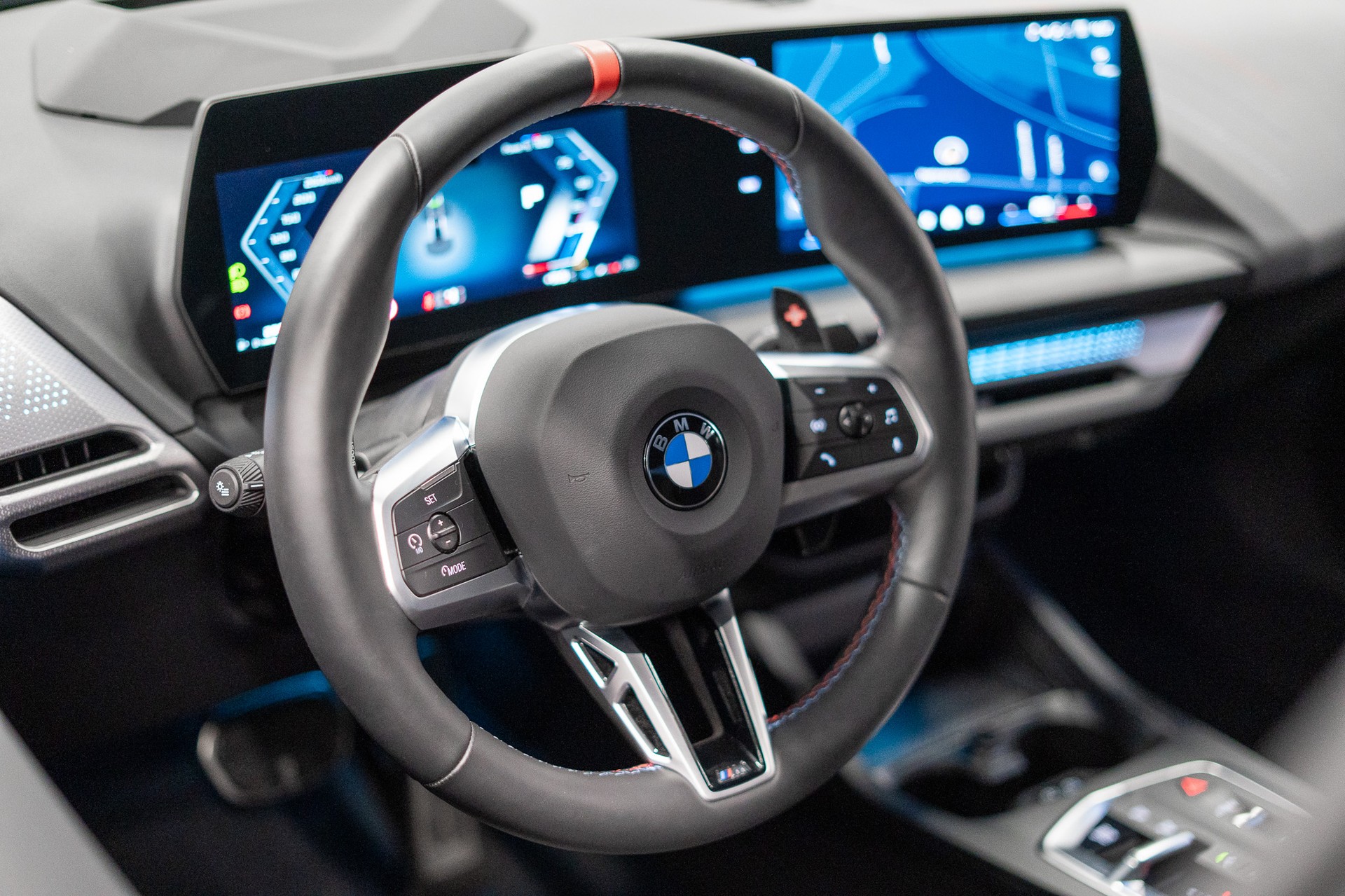 BMW M235i xDrive Gran Coupé / 360° Kamera / el.Sitze / HeadUp-image-10
