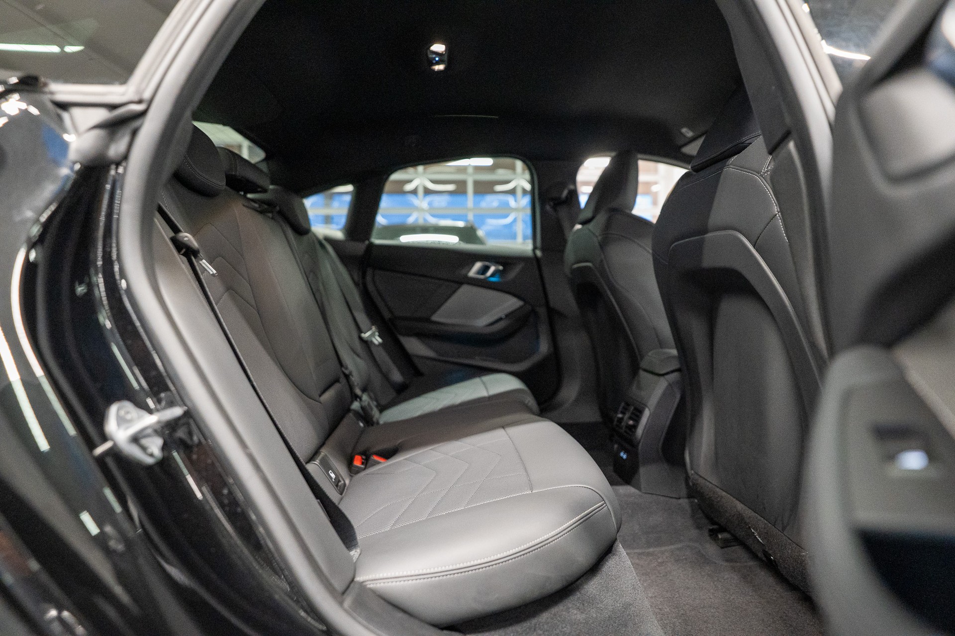 BMW M235i xDrive Gran Coupé / 360° Kamera / el.Sitze / HeadUp-image-13
