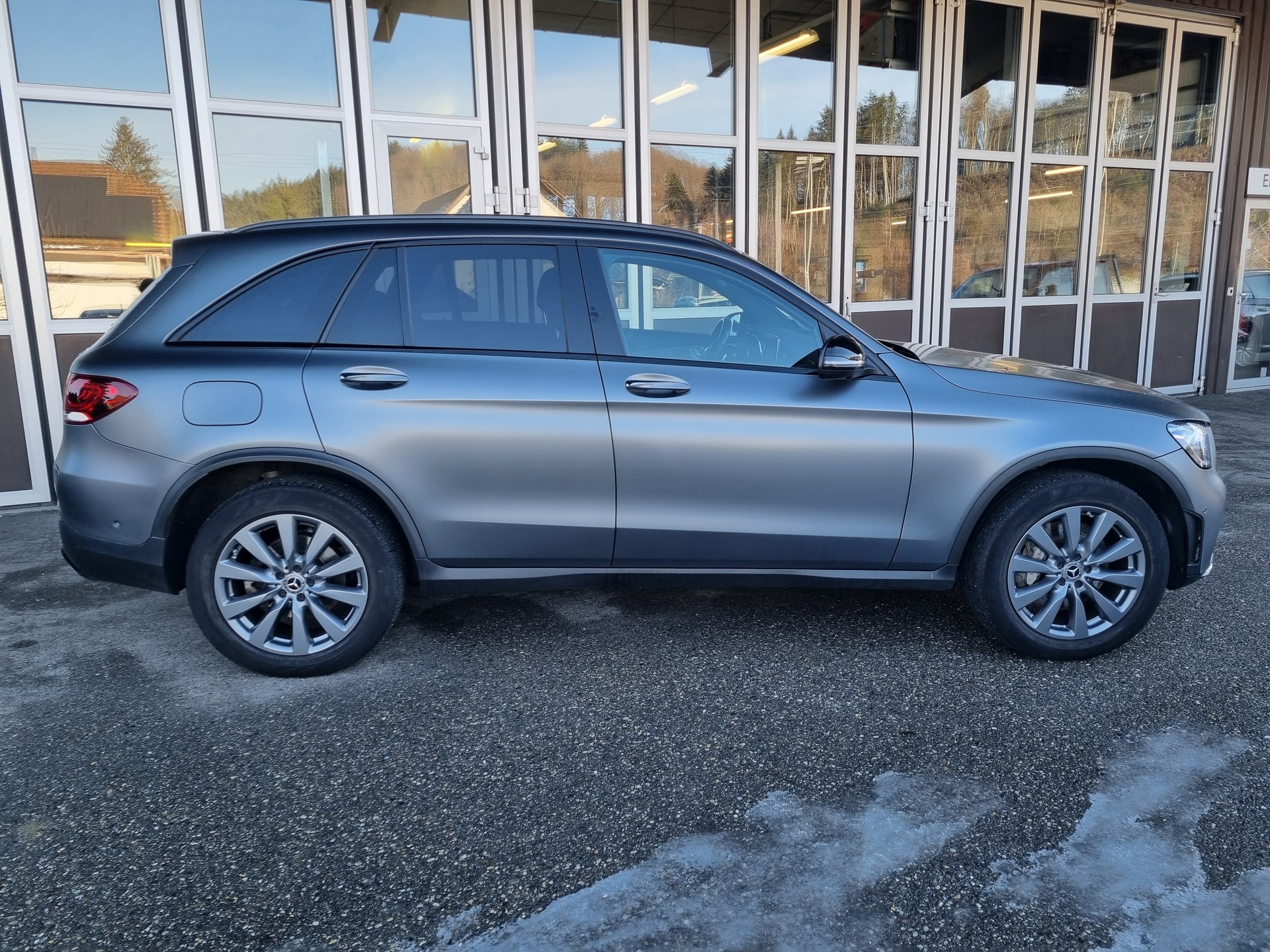 MERCEDES-BENZ GLC 300 de AMG Line 4Matic 9G-Tronic-showroom-element-2