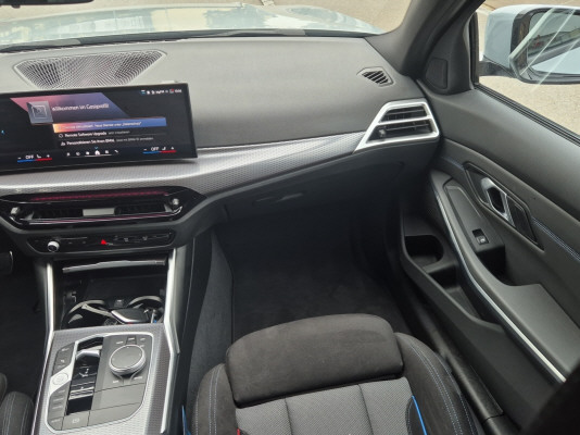 BMW 330i xDrive Tour M Sport-image-8