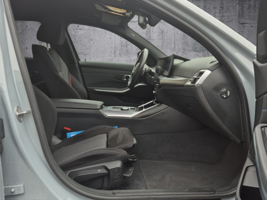 BMW 330i xDrive Tour M Sport-image-6